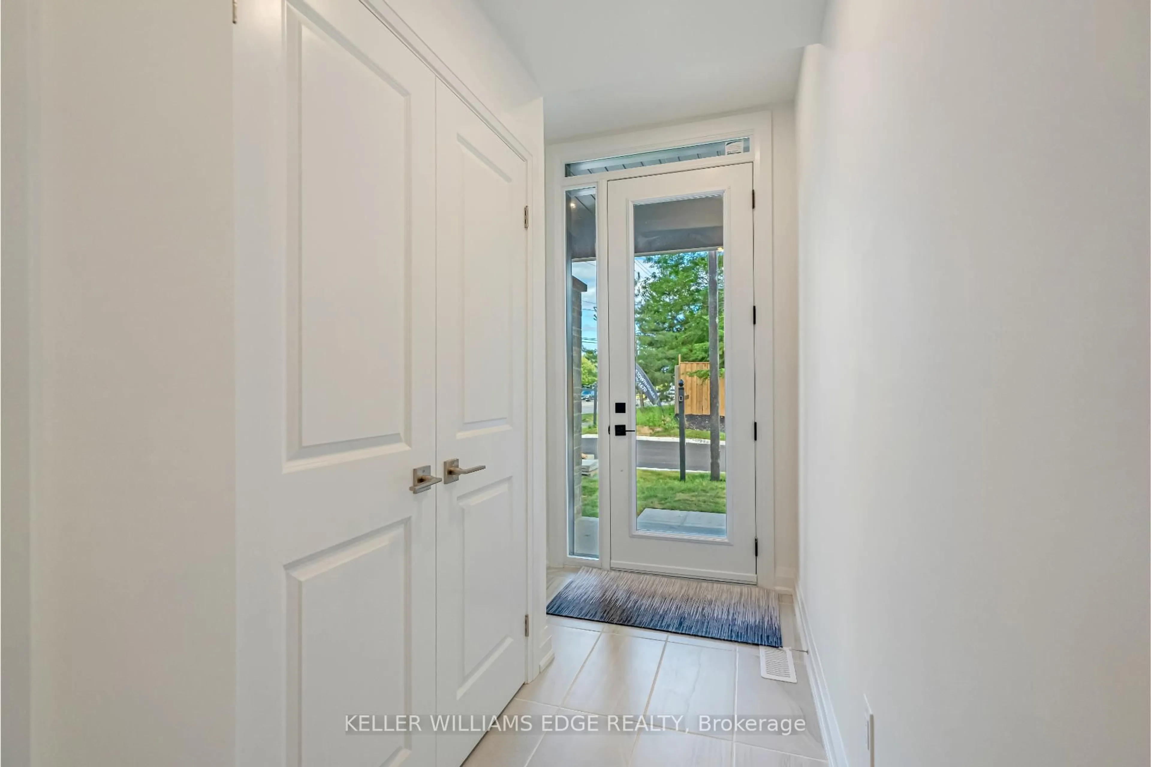 Indoor entryway for 2154 Walkers Line #1, Burlington Ontario L7M 3R9