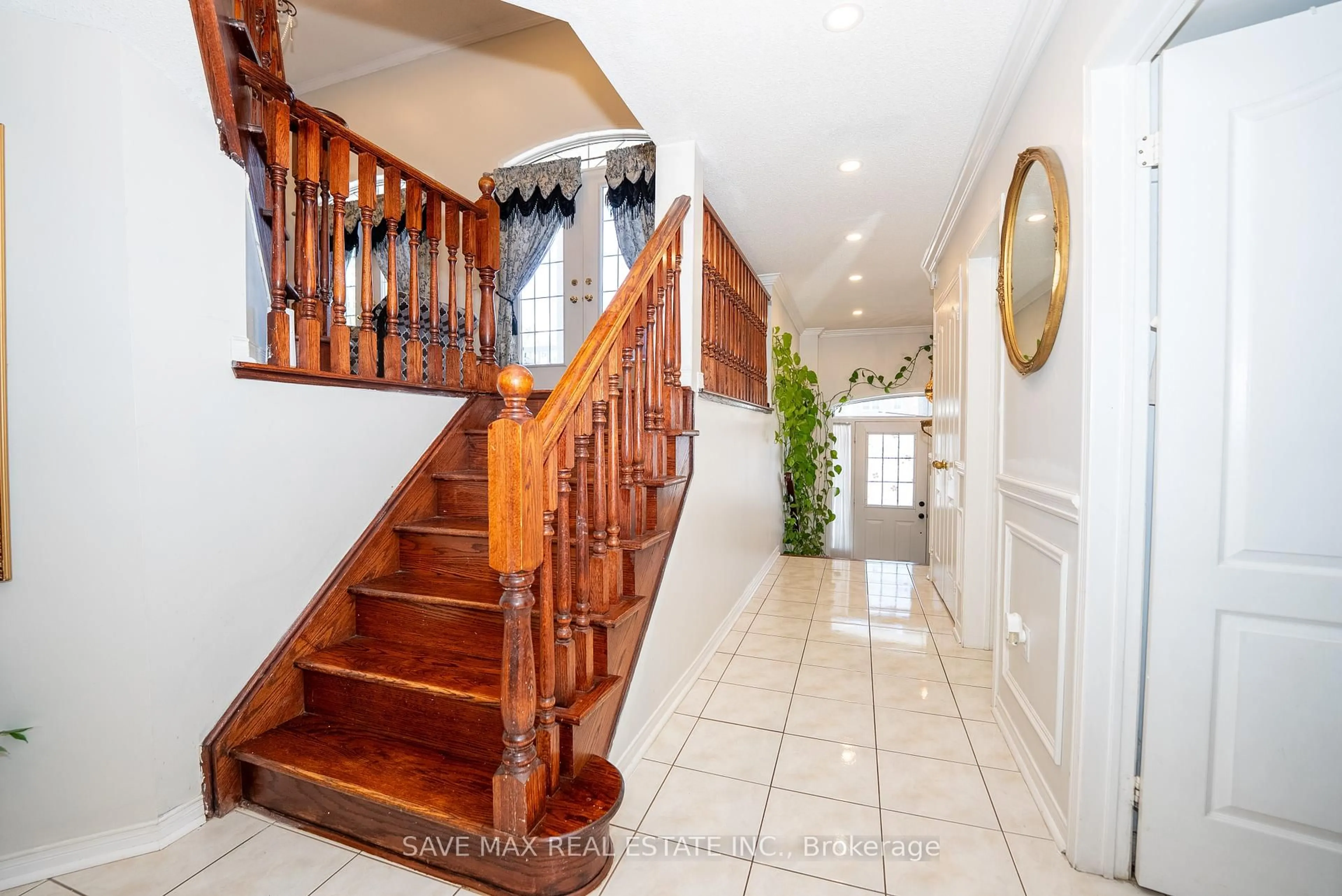 Indoor foyer for 23 Edenvalley Rd, Brampton Ontario L7A 2M6