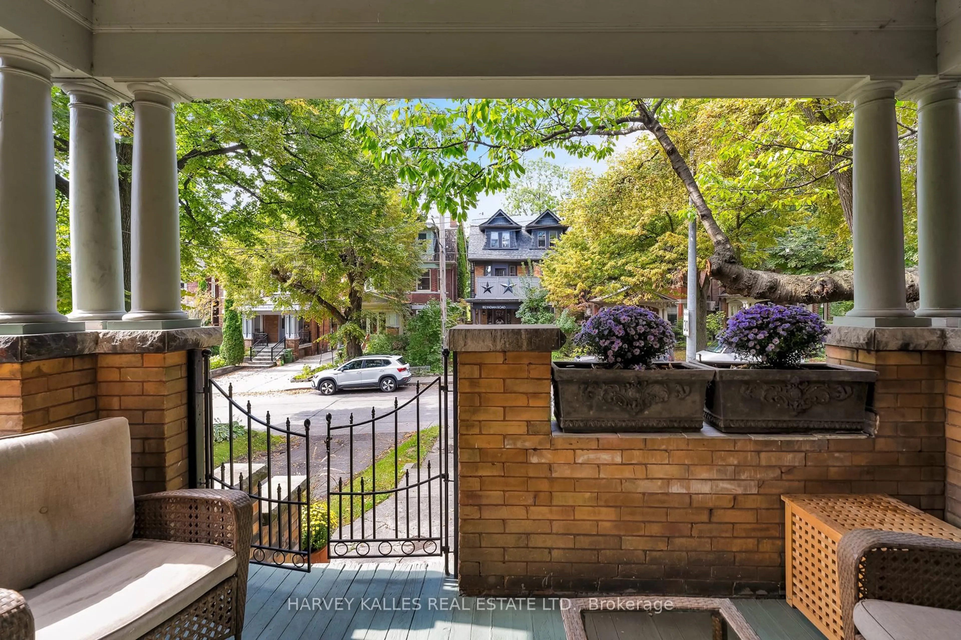 Patio, street for 181 Indian Rd, Toronto Ontario M6R 2W2