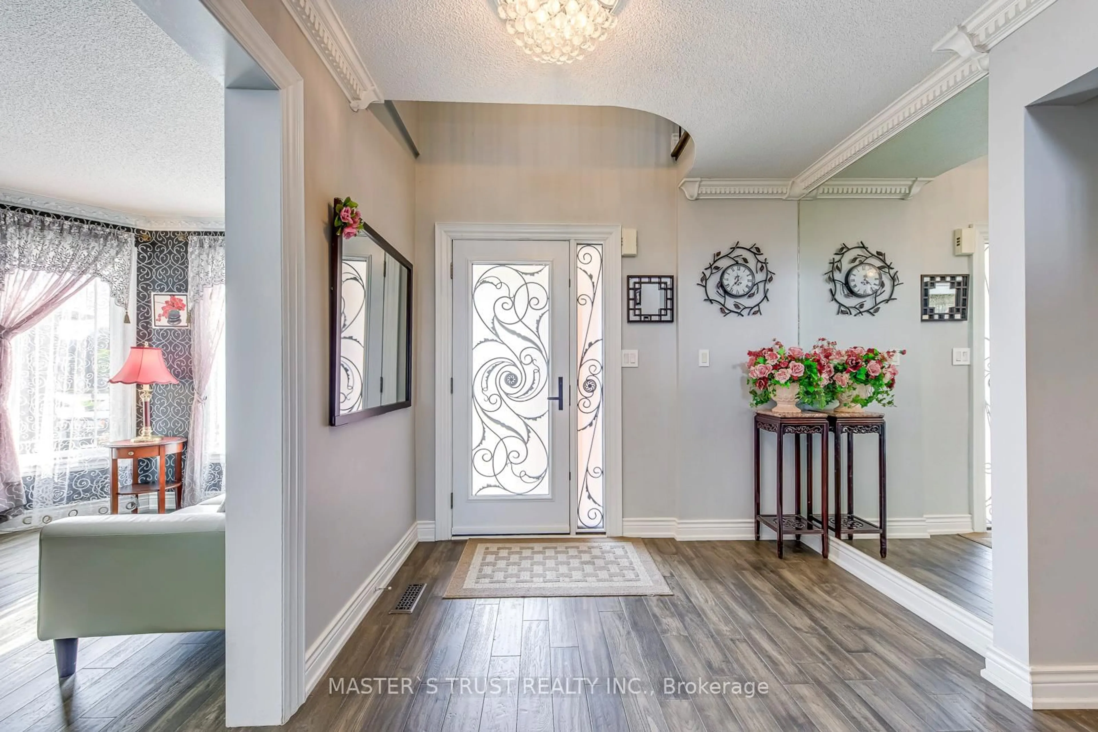 Indoor entryway for 66 Snow Leopard Crt, Brampton Ontario L6R 2L7
