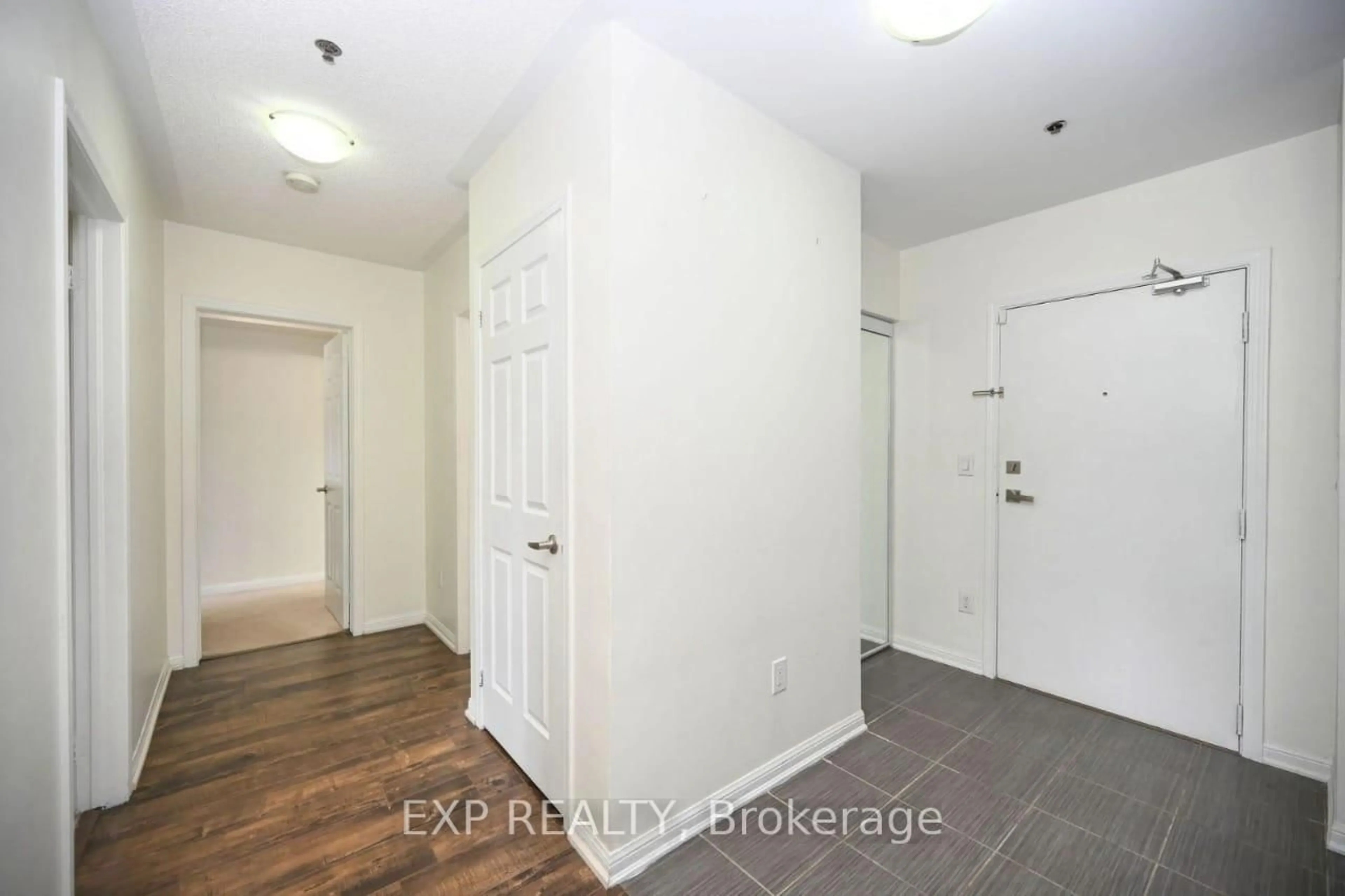 Indoor entryway for 70 Baycliffe Cres #301, Brampton Ontario L7A 3Z4