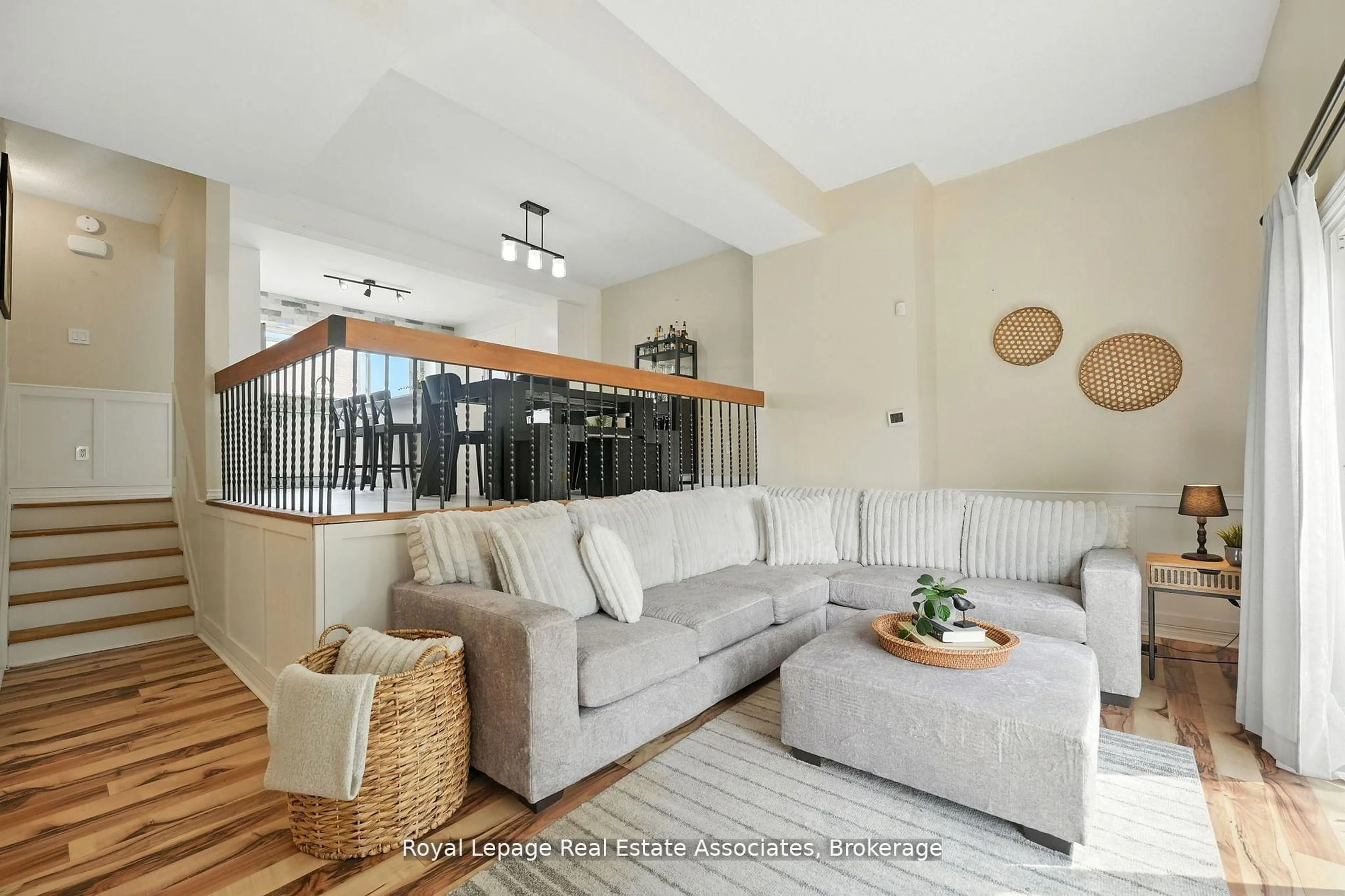 Living room with furniture, unknown for 400 Bloor St #69, Mississauga Ontario L5A 3M8