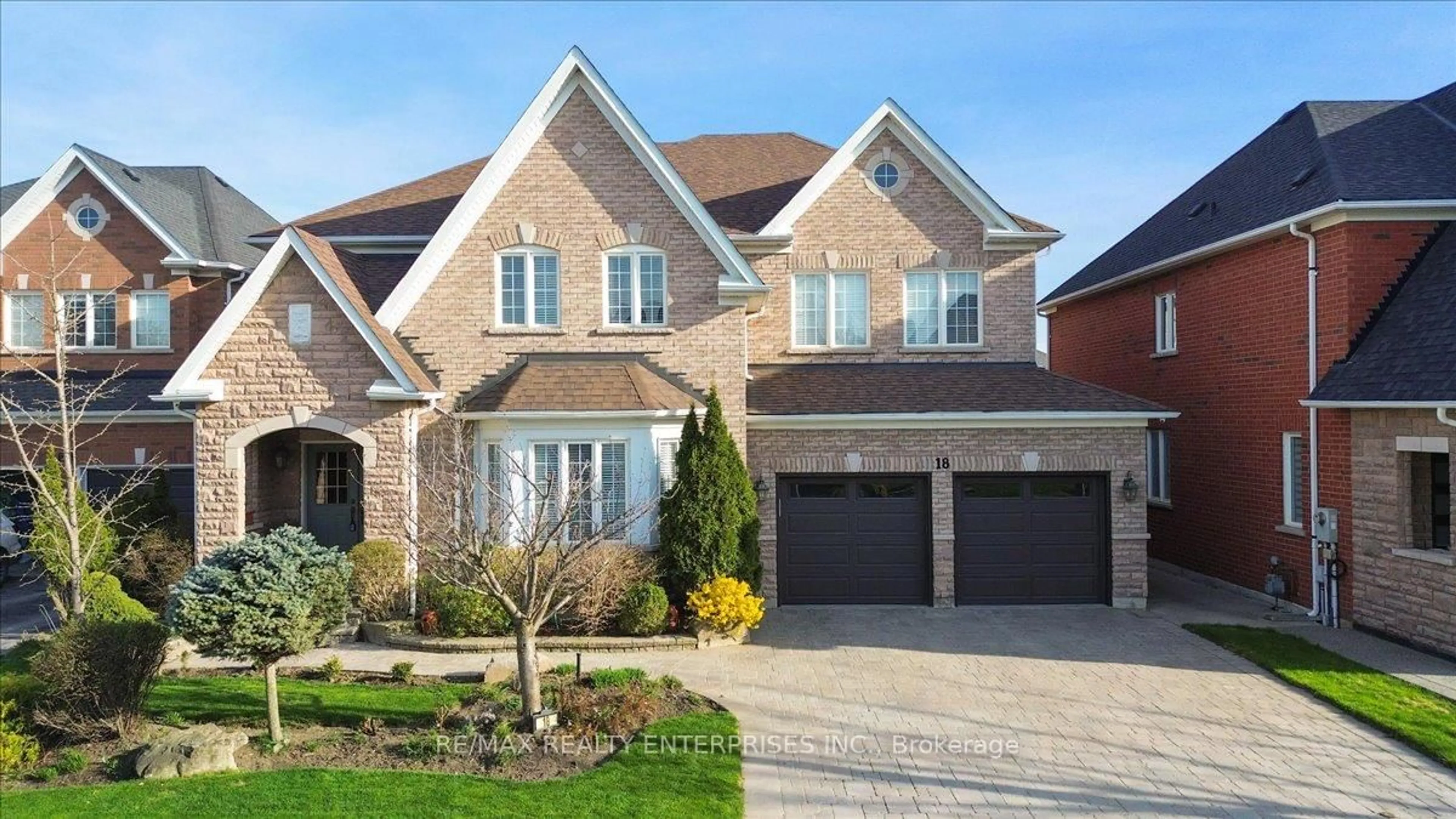 Home with brick exterior material, street for 18 Southcrest Crt, Brampton Ontario L6P 1T6