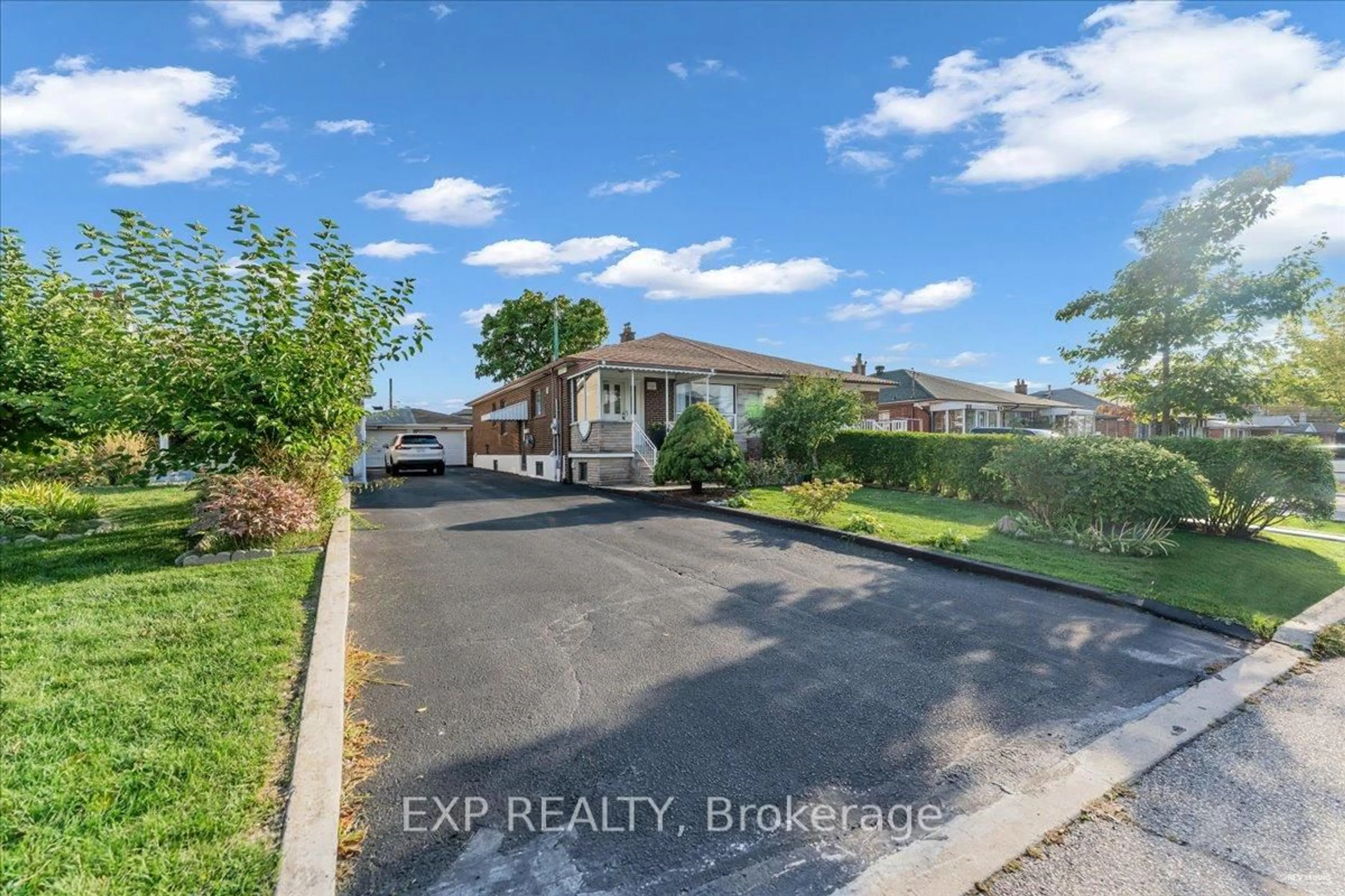 A pic from outside/outdoor area/front of a property/back of a property/a pic from drone, water/lake/river/ocean view for 21 Kanarick Cres, Toronto Ontario M3L 1P3