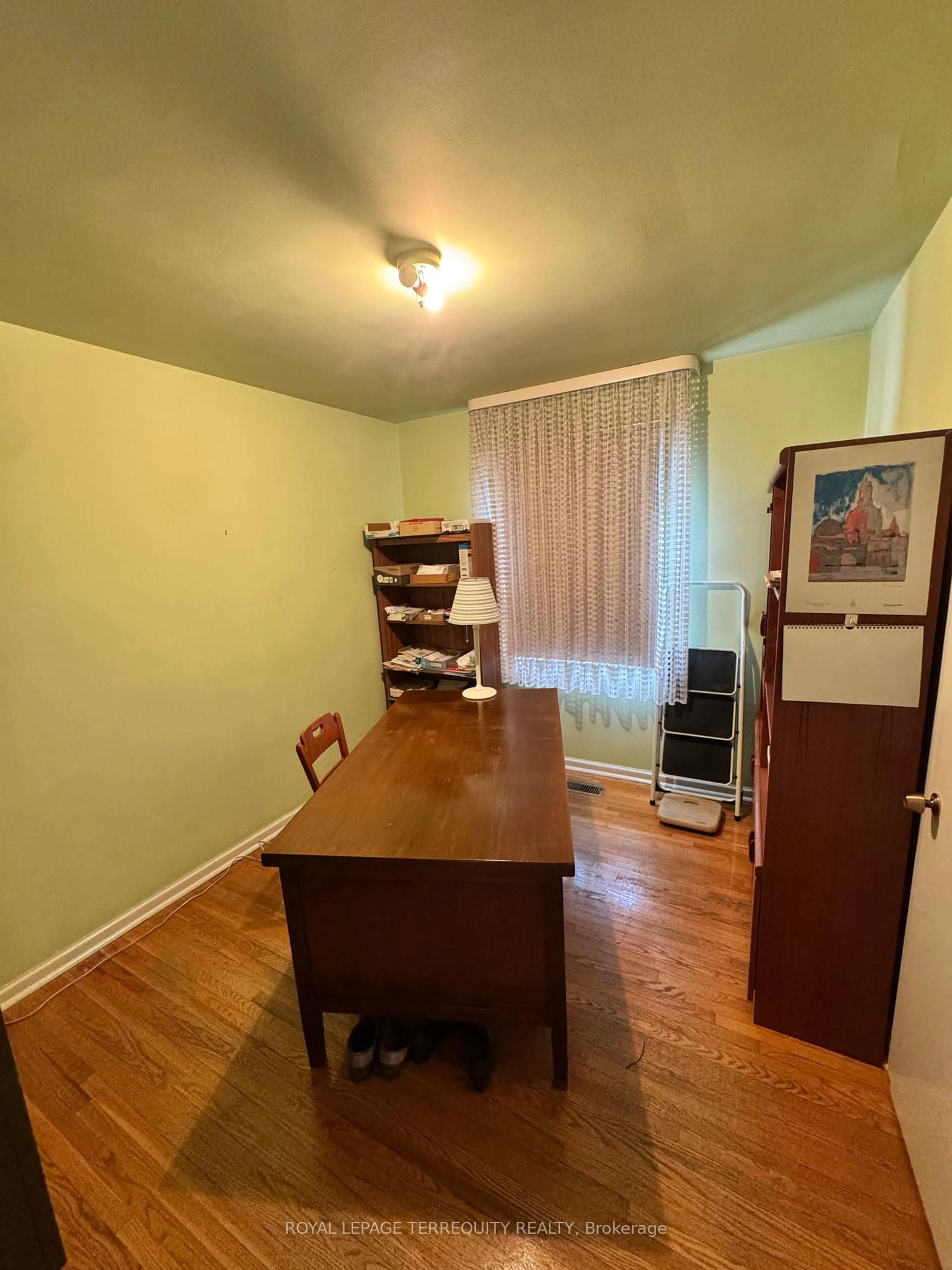 A pic of a room for 10 Restever Gate, Toronto Ontario M9W 4B9