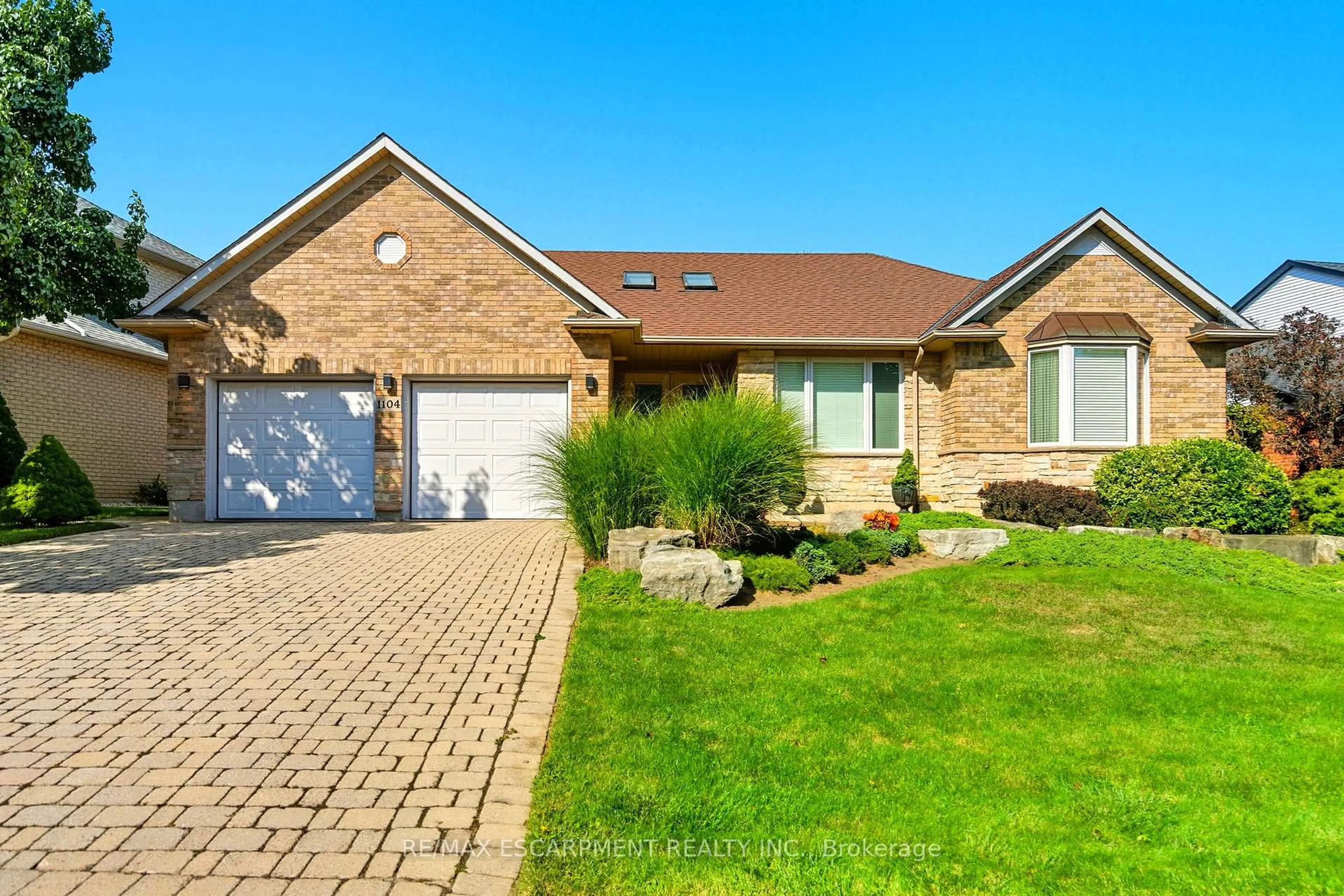 Home with brick exterior material, street for 1104 Crofton Way, Burlington Ontario L7P 4W8
