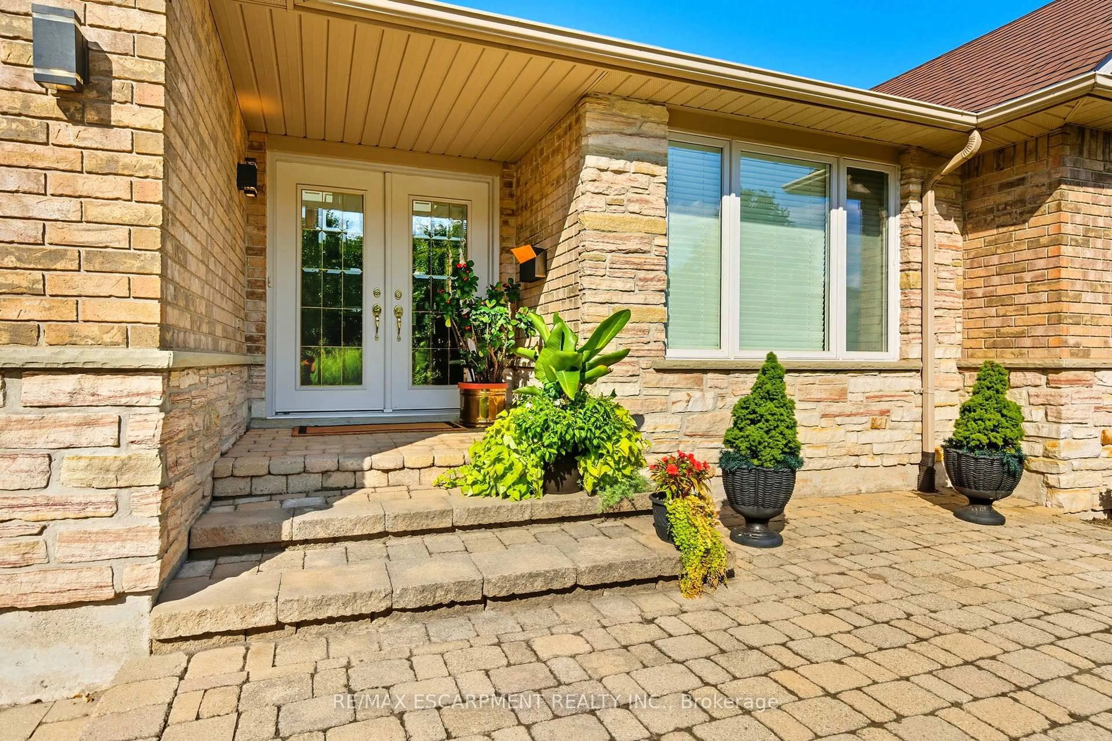 Home with brick exterior material, street for 1104 Crofton Way, Burlington Ontario L7P 4W8