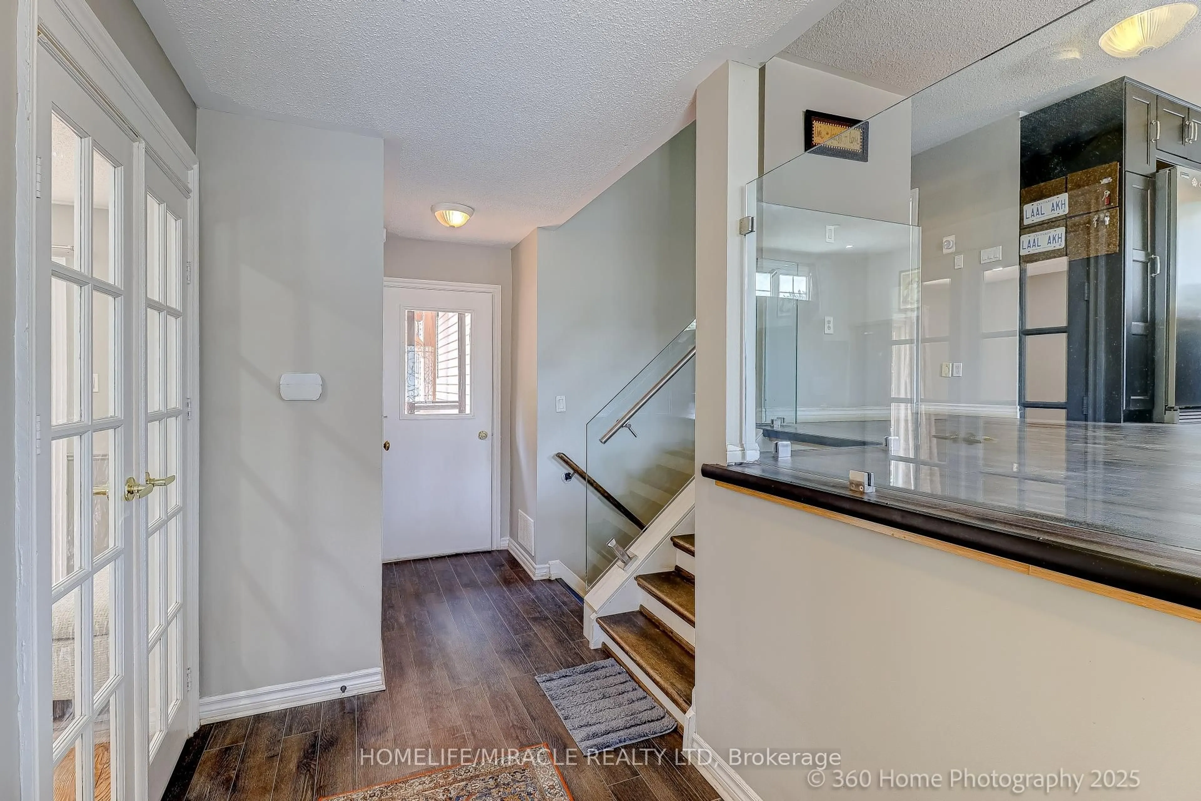 Indoor entryway for 82 Goldgate Cres, Orangeville Ontario L9W 4B8