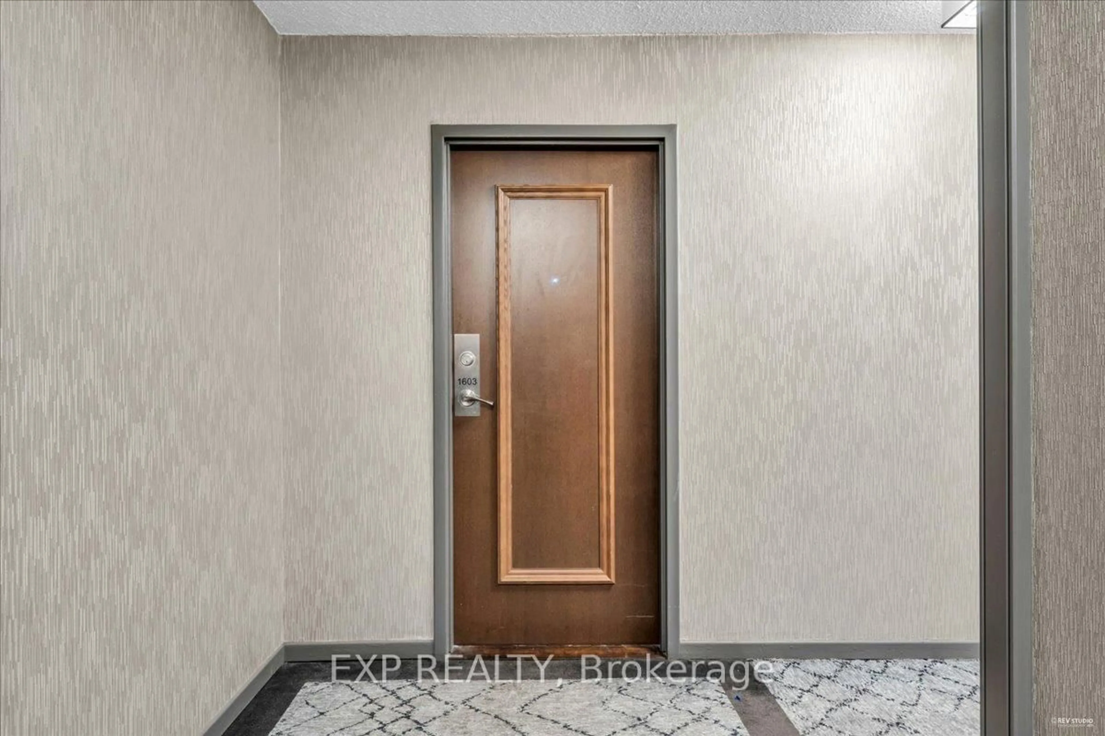 Indoor entryway for 135 Marlee Ave #1603, Toronto Ontario M6B 4C6