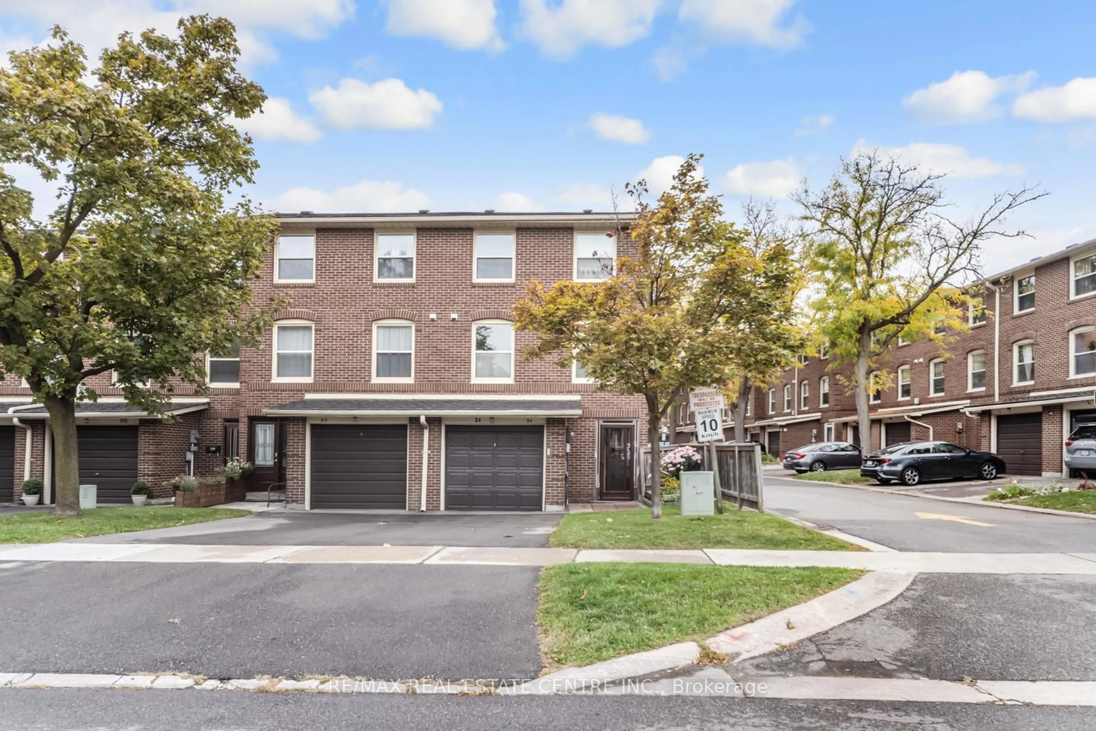 A pic from outside/outdoor area/front of a property/back of a property/a pic from drone, street for 94 Edenborough Dr #24, Brampton Ontario L6T 3A4
