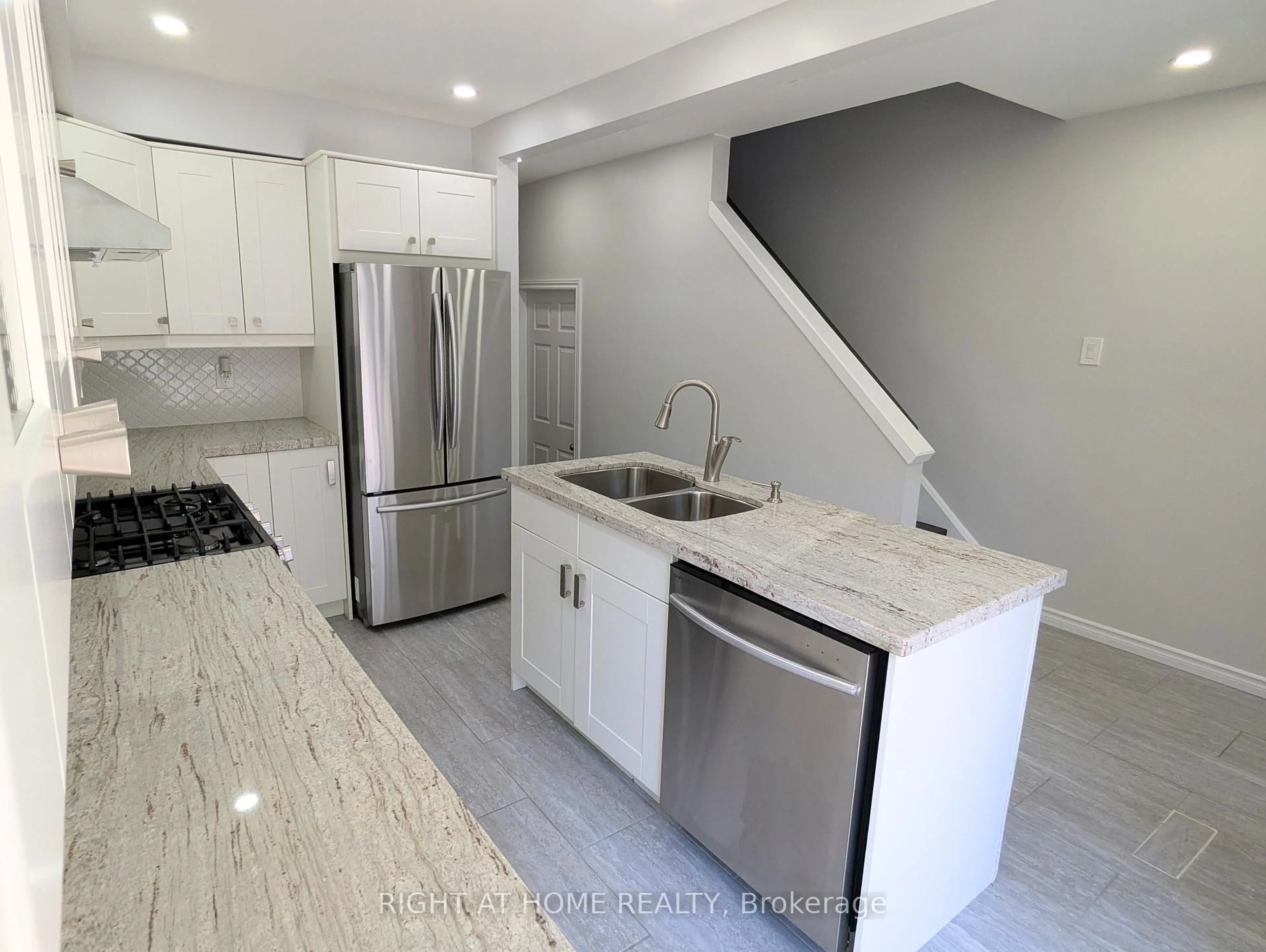 Open concept kitchen, unknown for 2599 Inlake Crt, Mississauga Ontario L5N 2M9