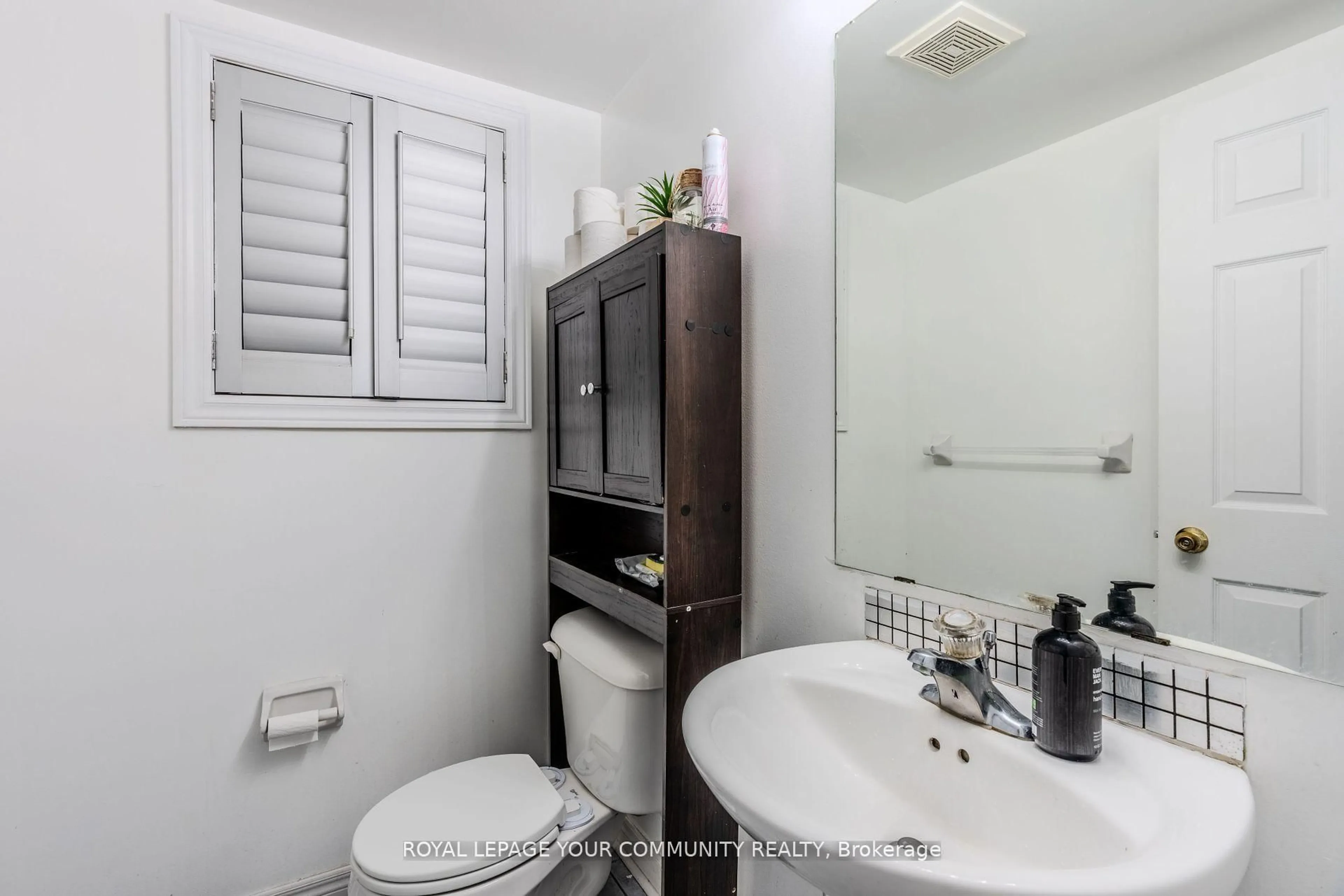 Standard bathroom, unknown for 22 Panama Pl, Brampton Ontario L6P 2G6