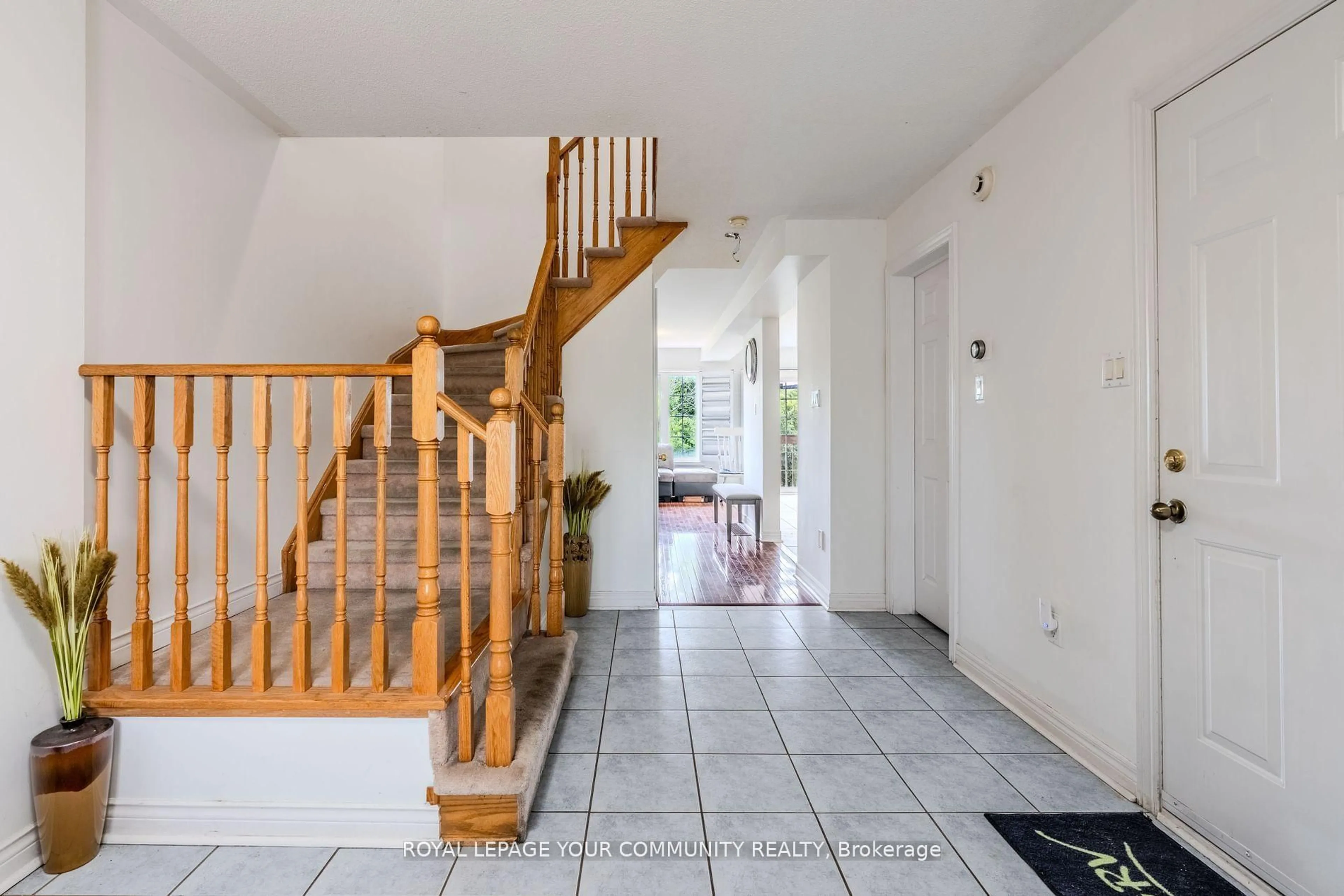 Indoor foyer for 22 Panama Pl, Brampton Ontario L6P 2G6