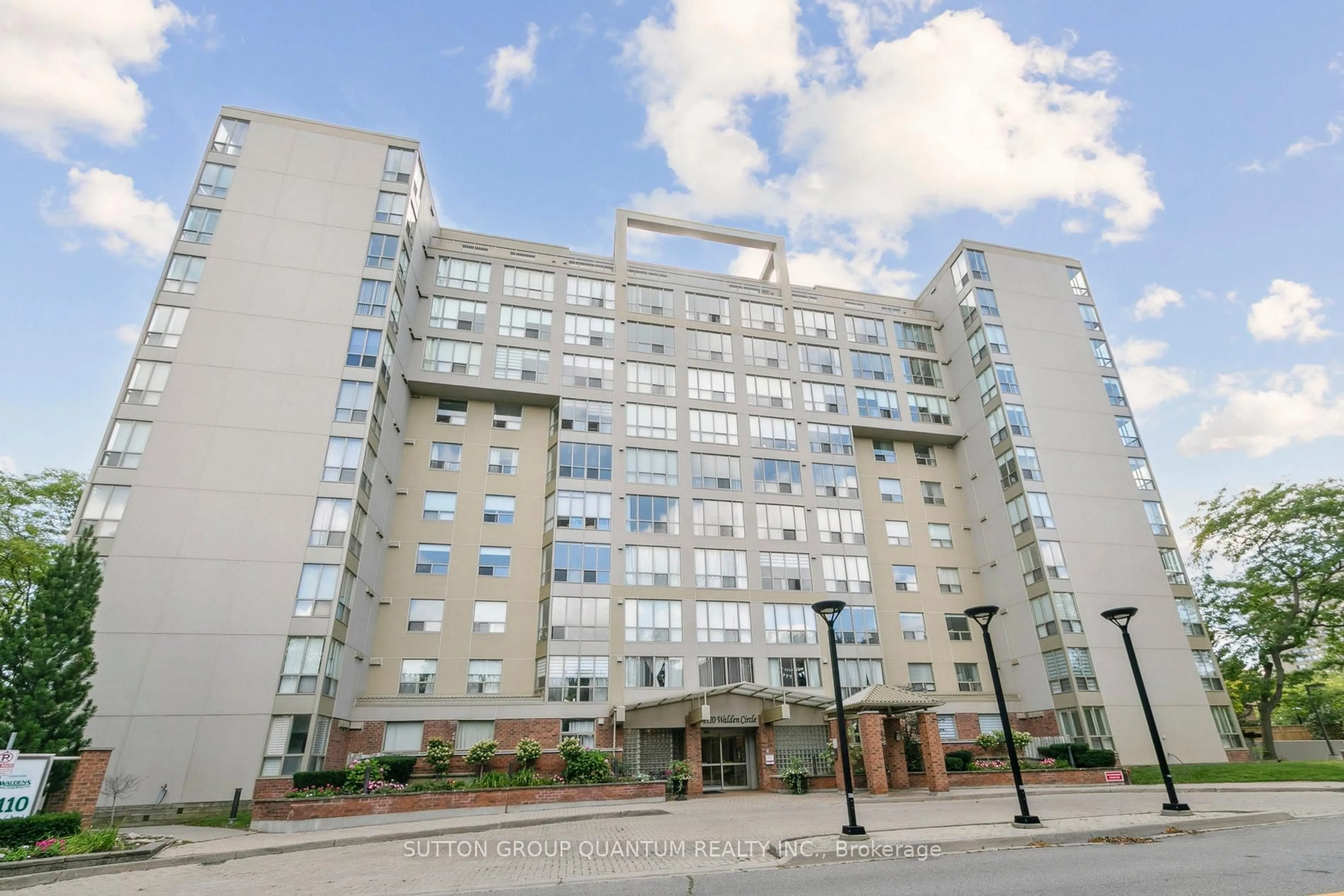 Patio, building for 1110 WALDEN Circ #611, Mississauga Ontario L5J 4R3