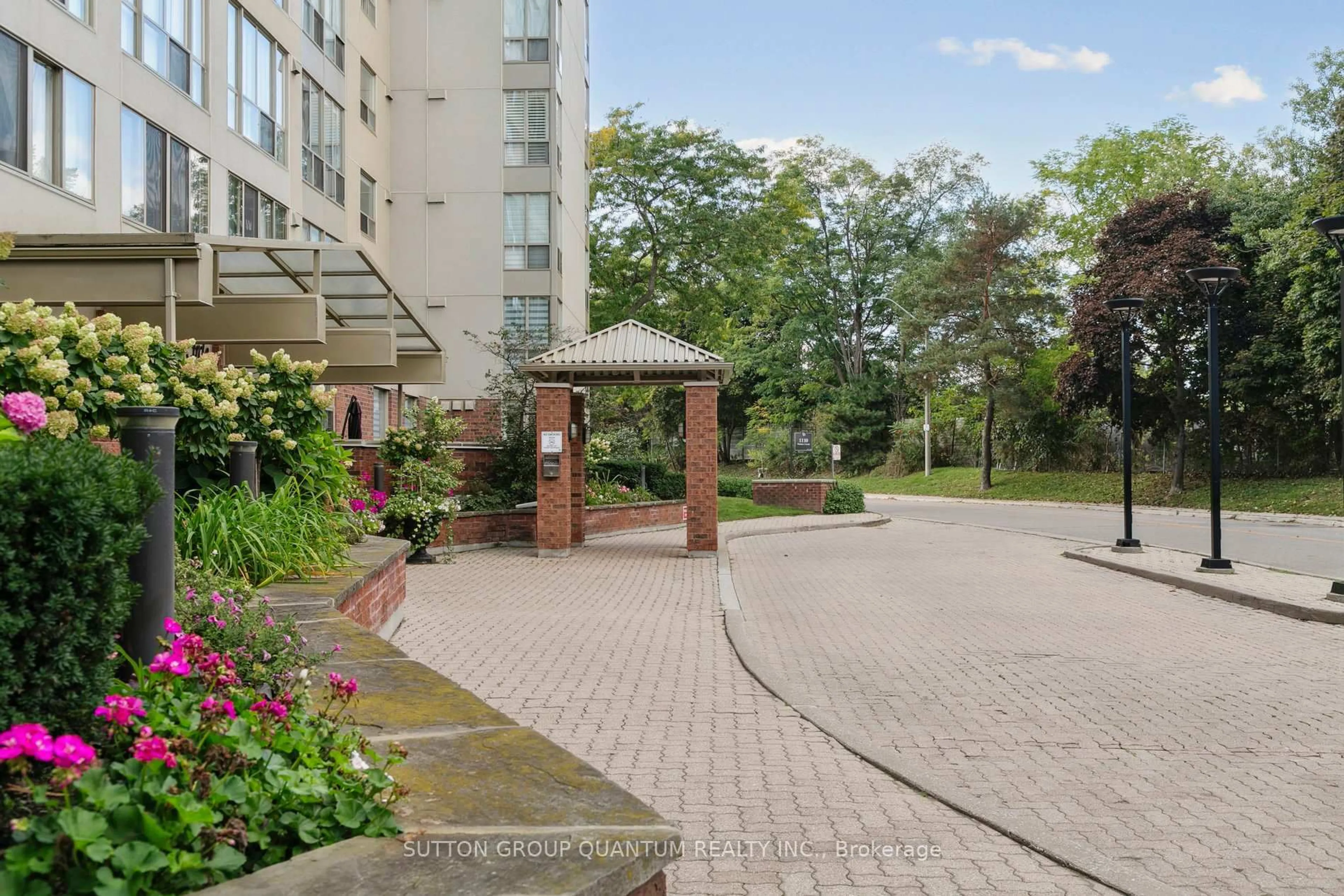 Patio, street for 1110 WALDEN Circ #611, Mississauga Ontario L5J 4R3