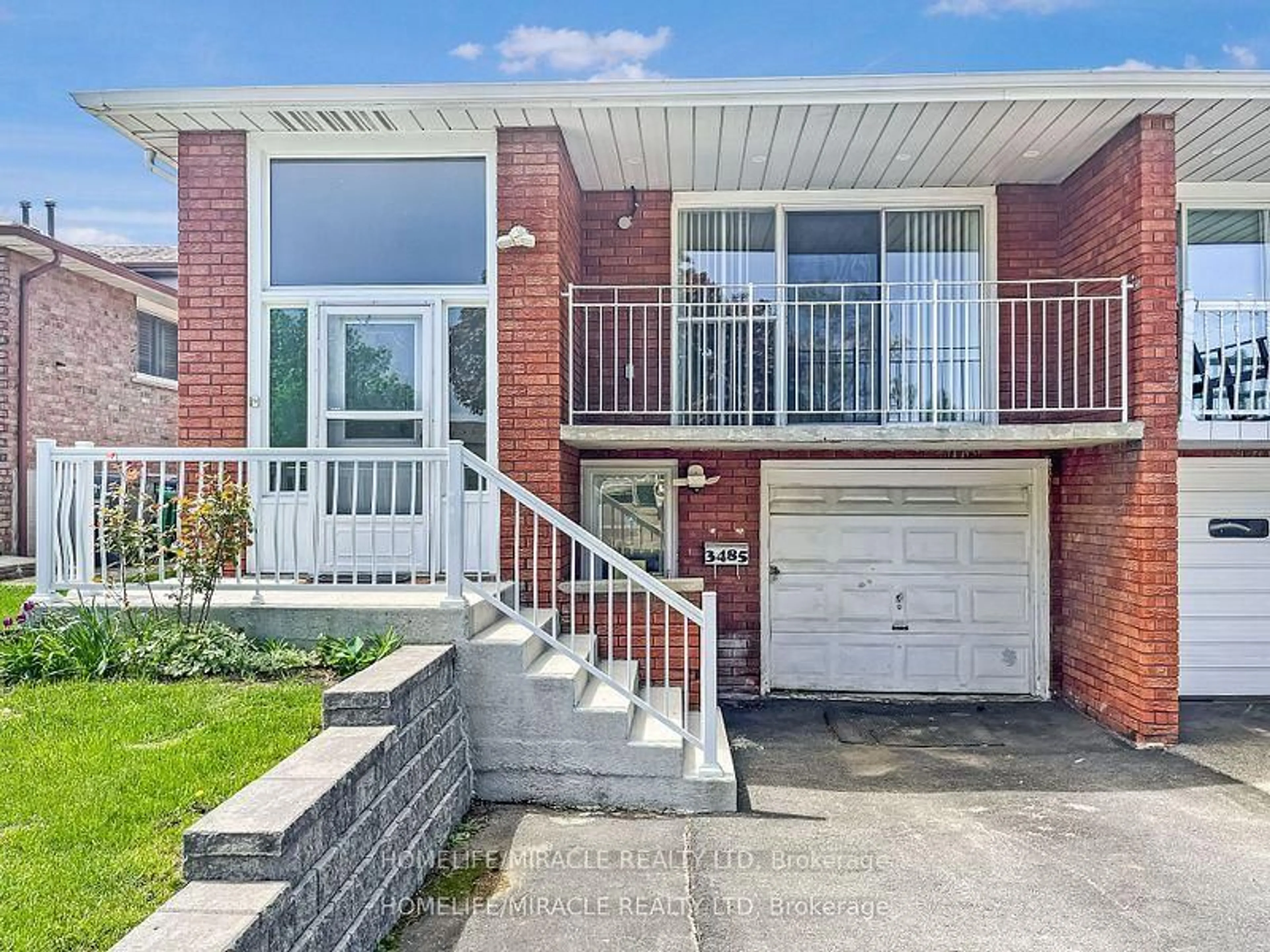 Home with brick exterior material, street for 3485 Oakglade Cres, Mississauga Ontario L5C 1X4