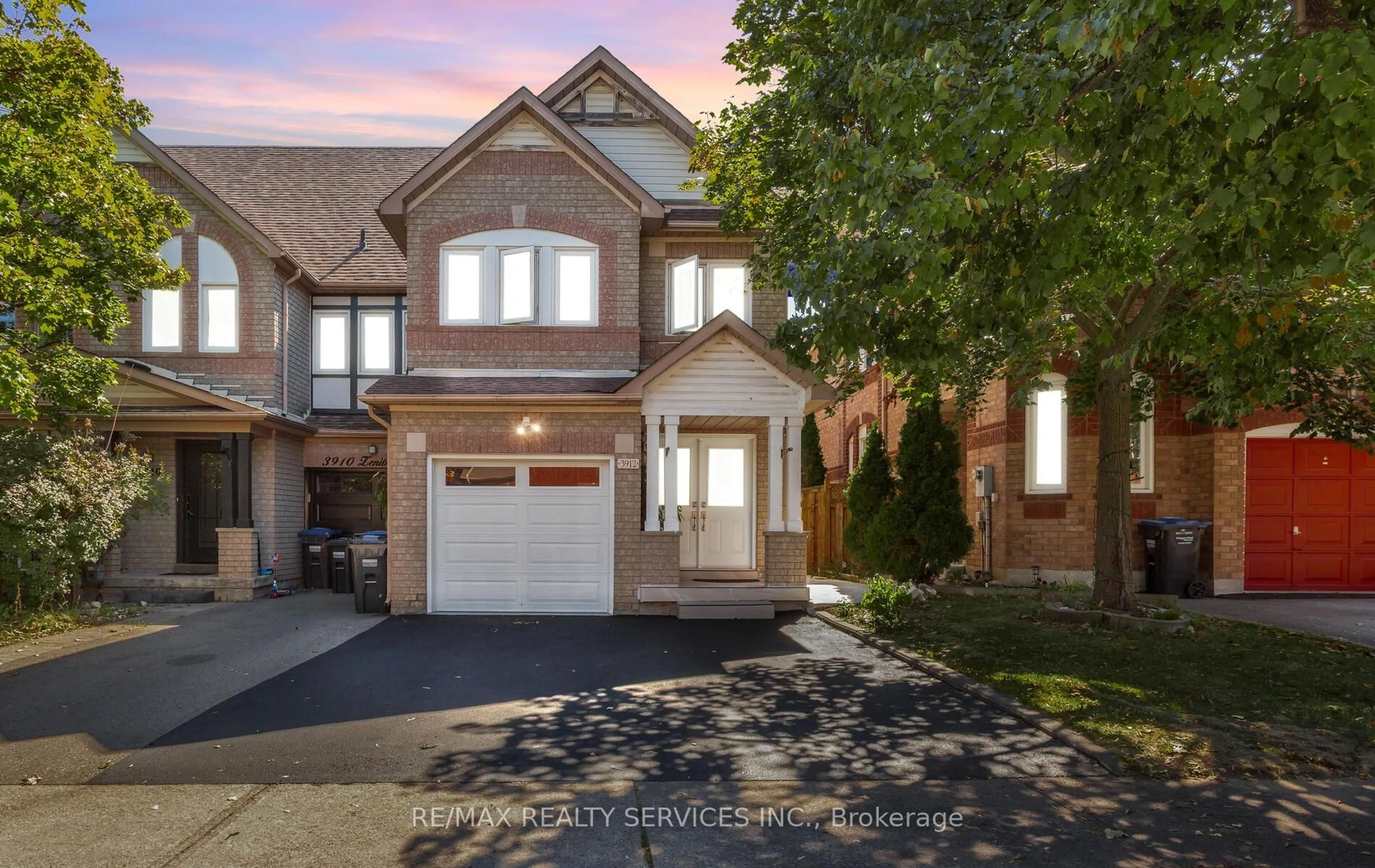 Home with brick exterior material, street for 3912 Zenith Crt, Mississauga Ontario L5N 7H7