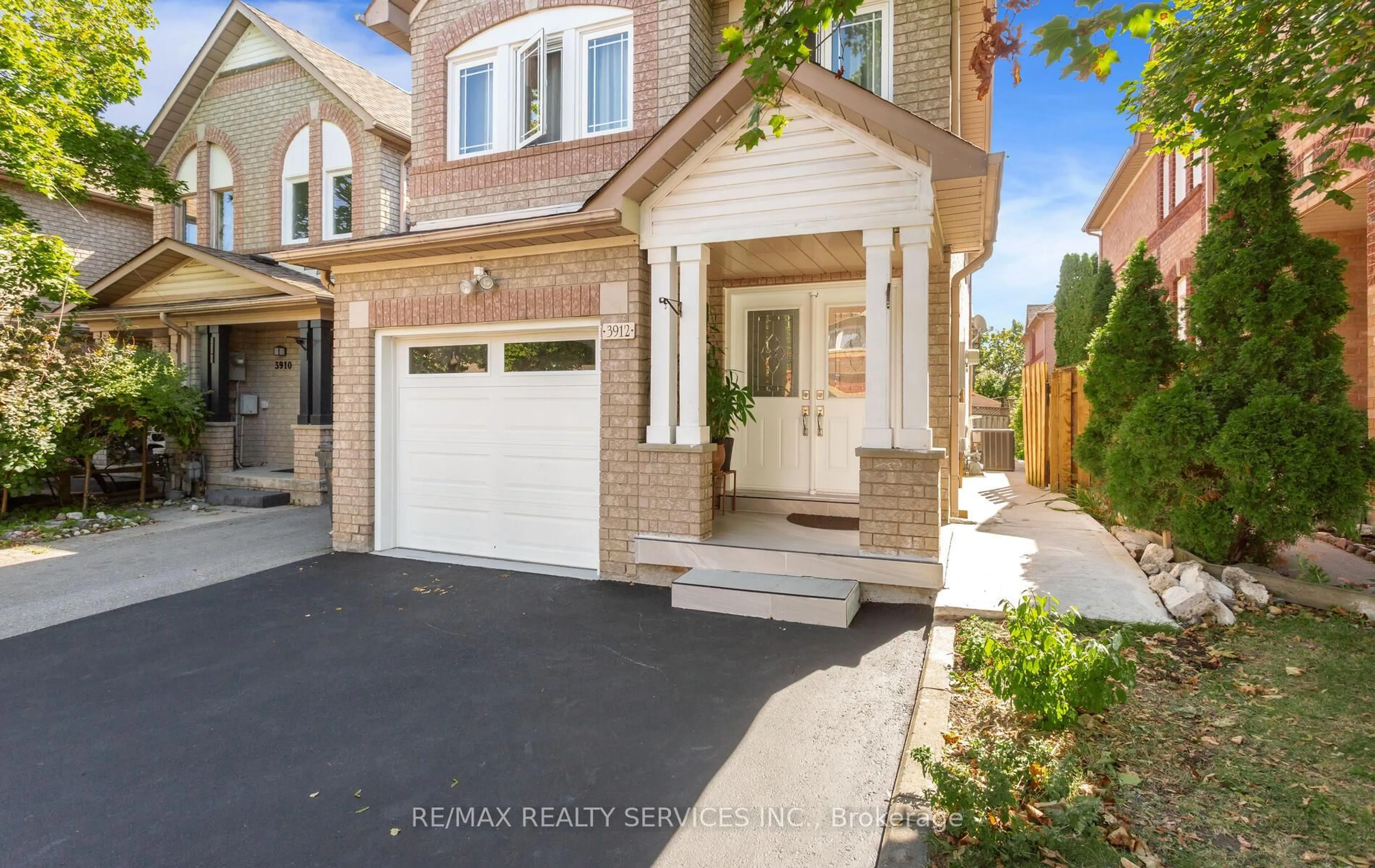 Home with brick exterior material, street for 3912 Zenith Crt, Mississauga Ontario L5N 7H7