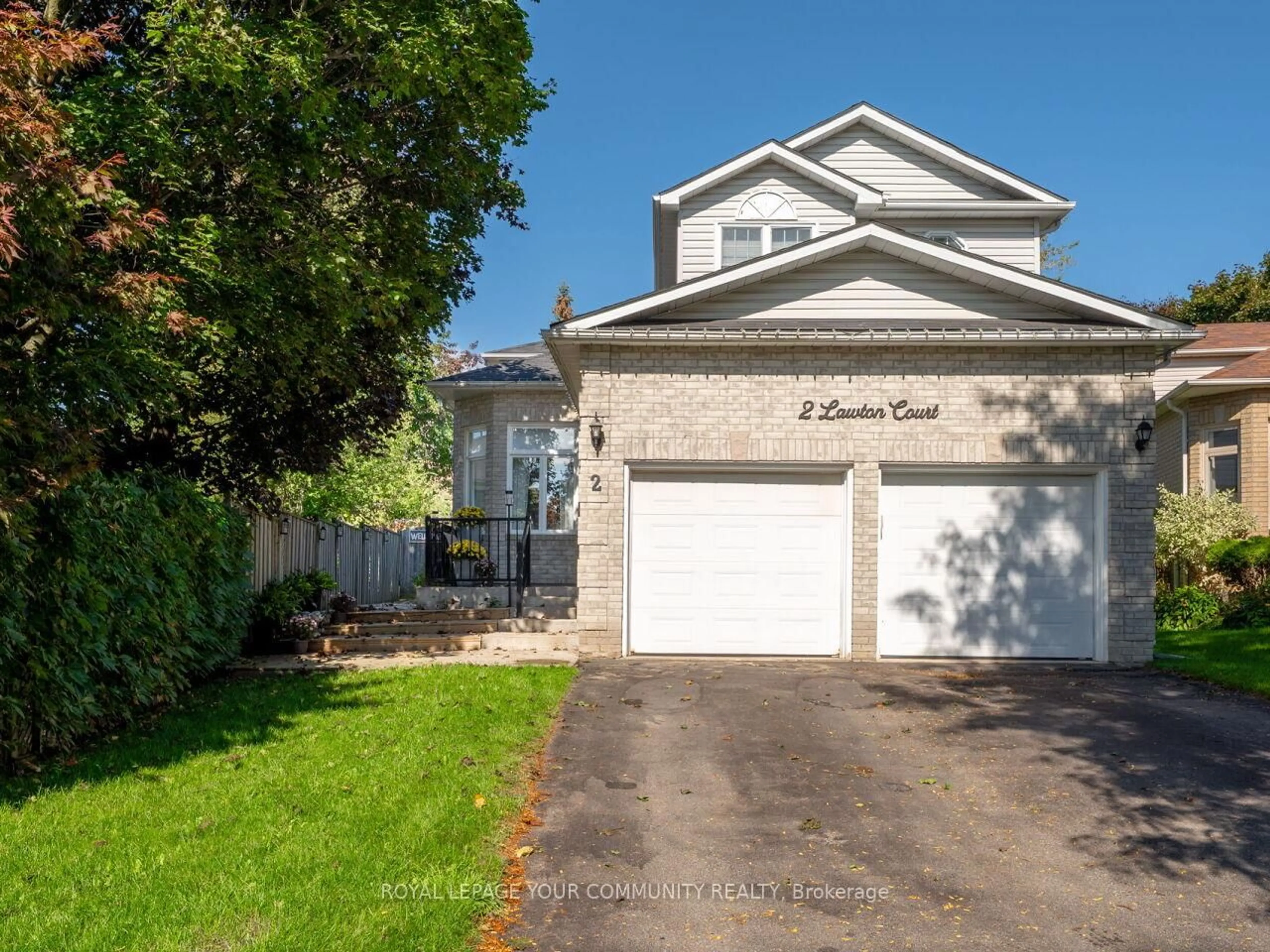 Home with vinyl exterior material, street for 2 Lawton Crt, Orangeville Ontario L9W 4X4