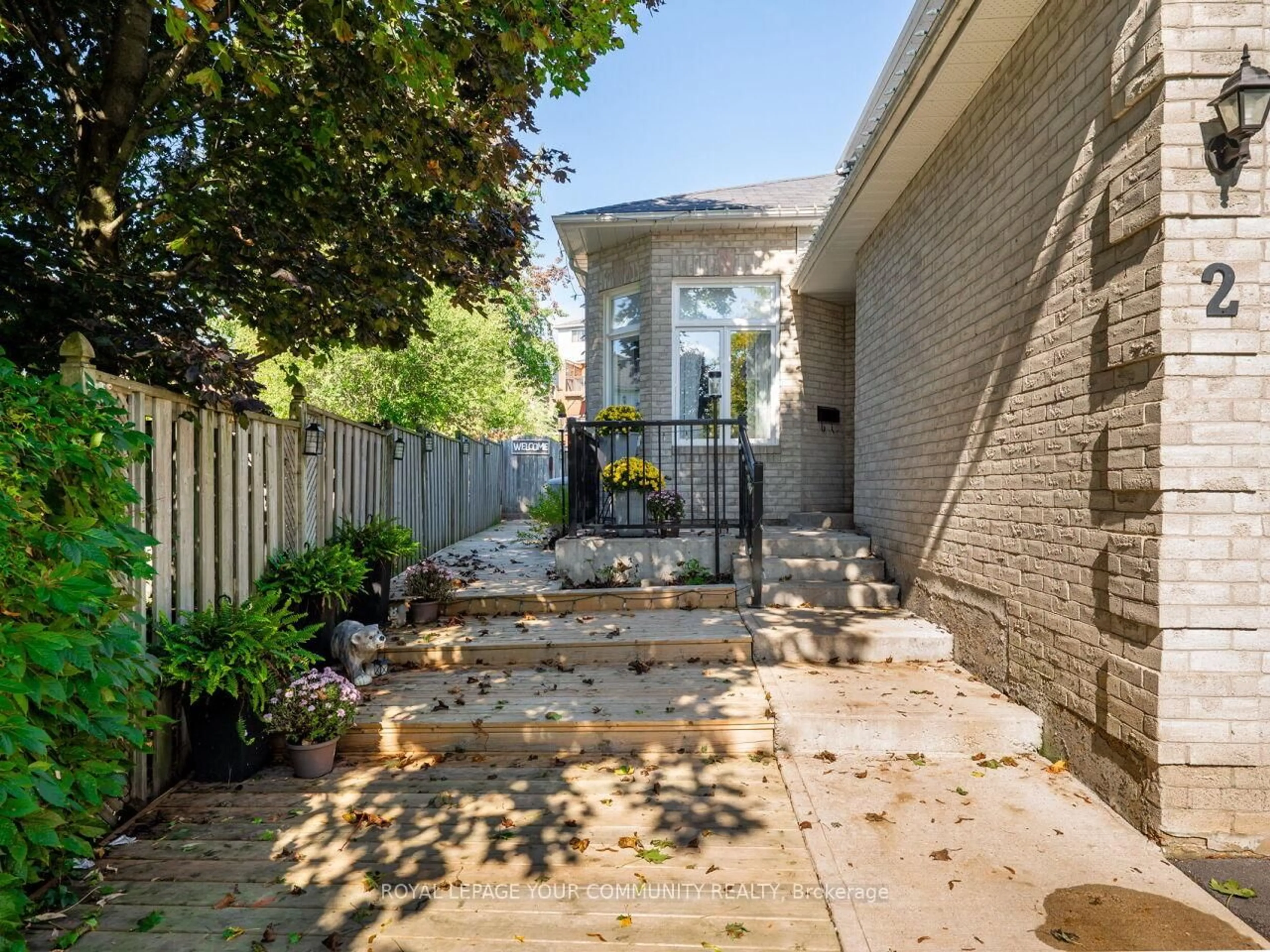 Patio, street for 2 Lawton Crt, Orangeville Ontario L9W 4X4