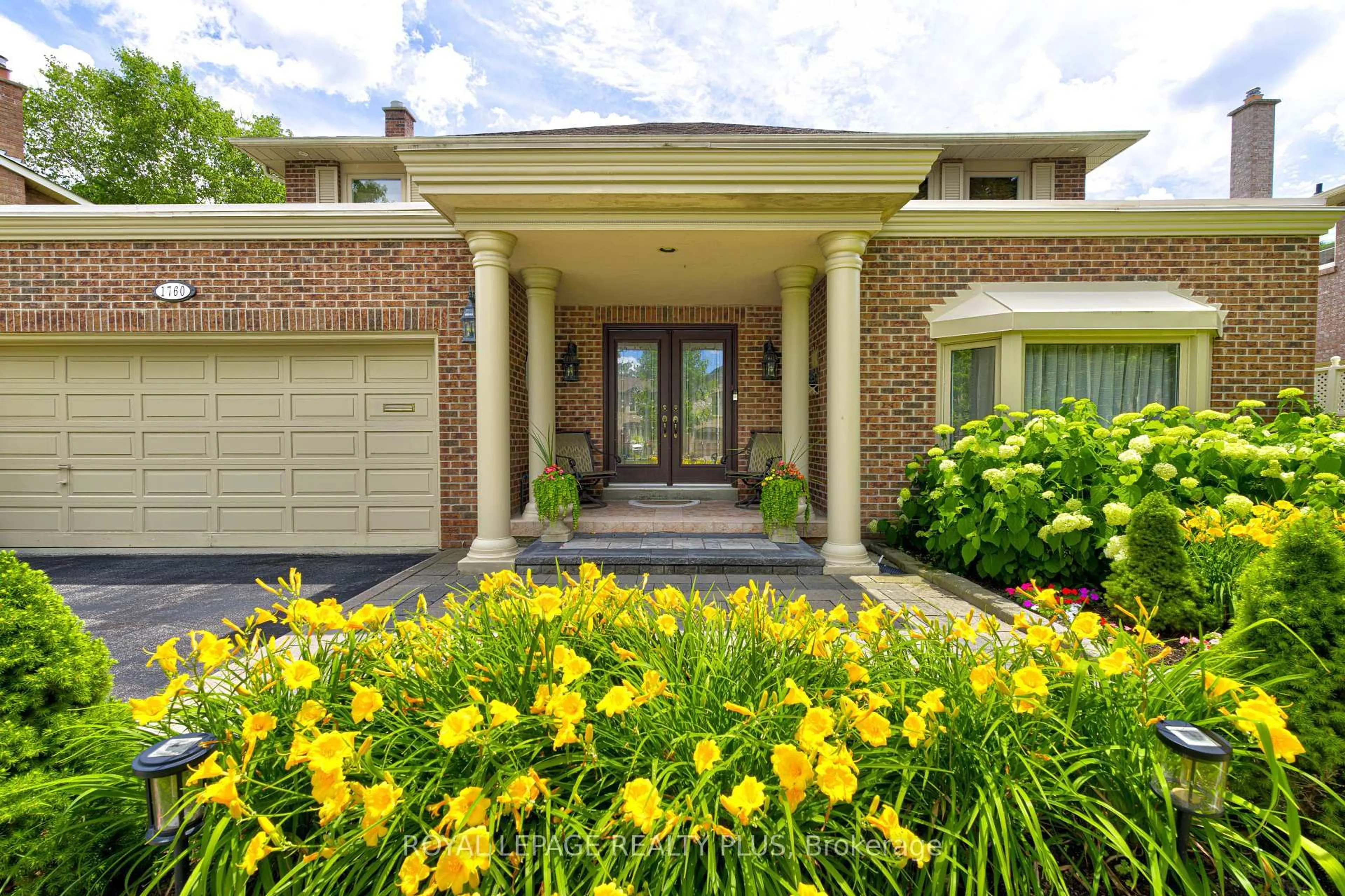 Home with brick exterior material, street for 1760 Featherston Crt, Mississauga Ontario L5L 3E3