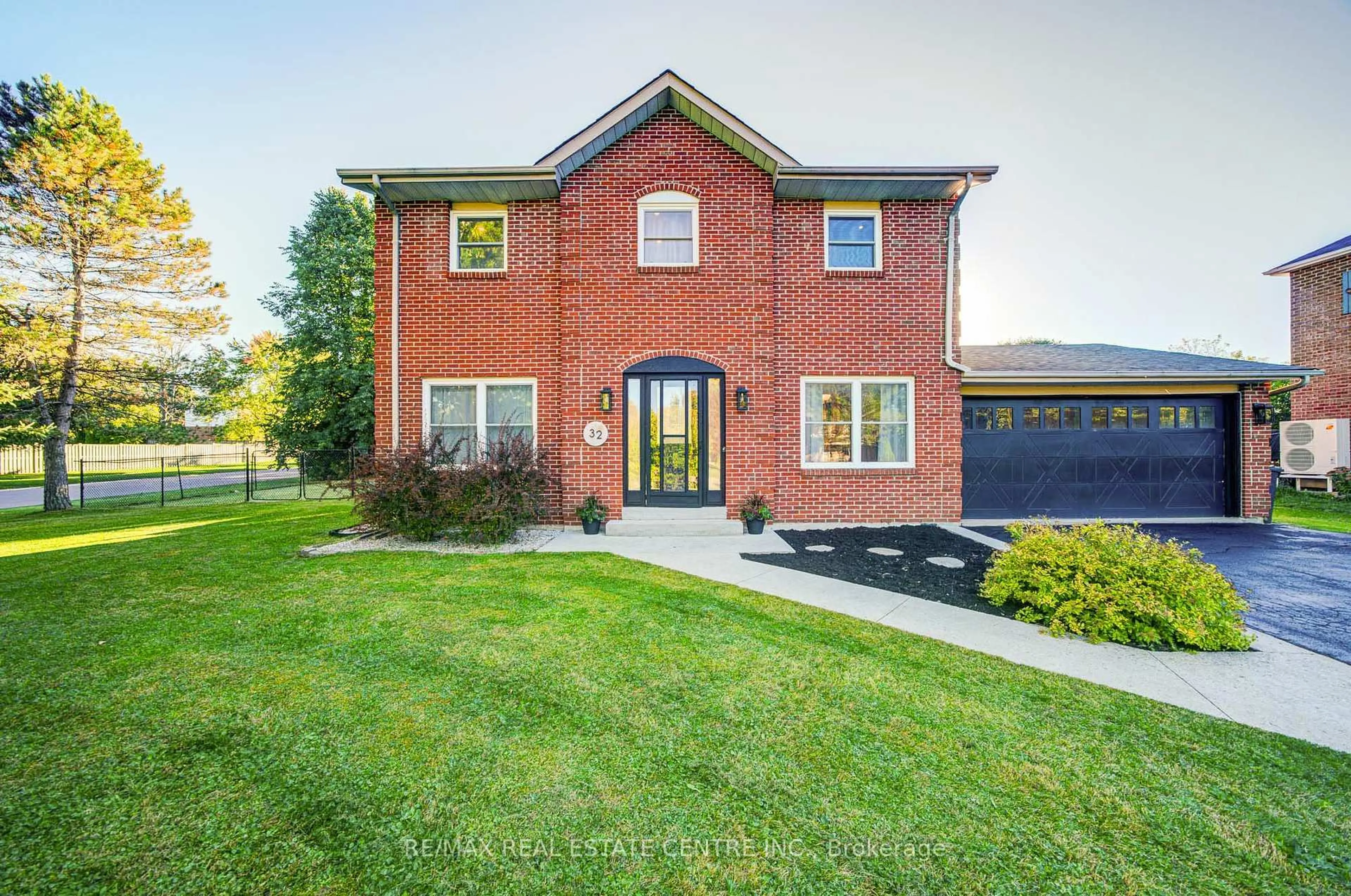 Home with brick exterior material, street for 32 Agnes St, Caledon Ontario L7K 0C6