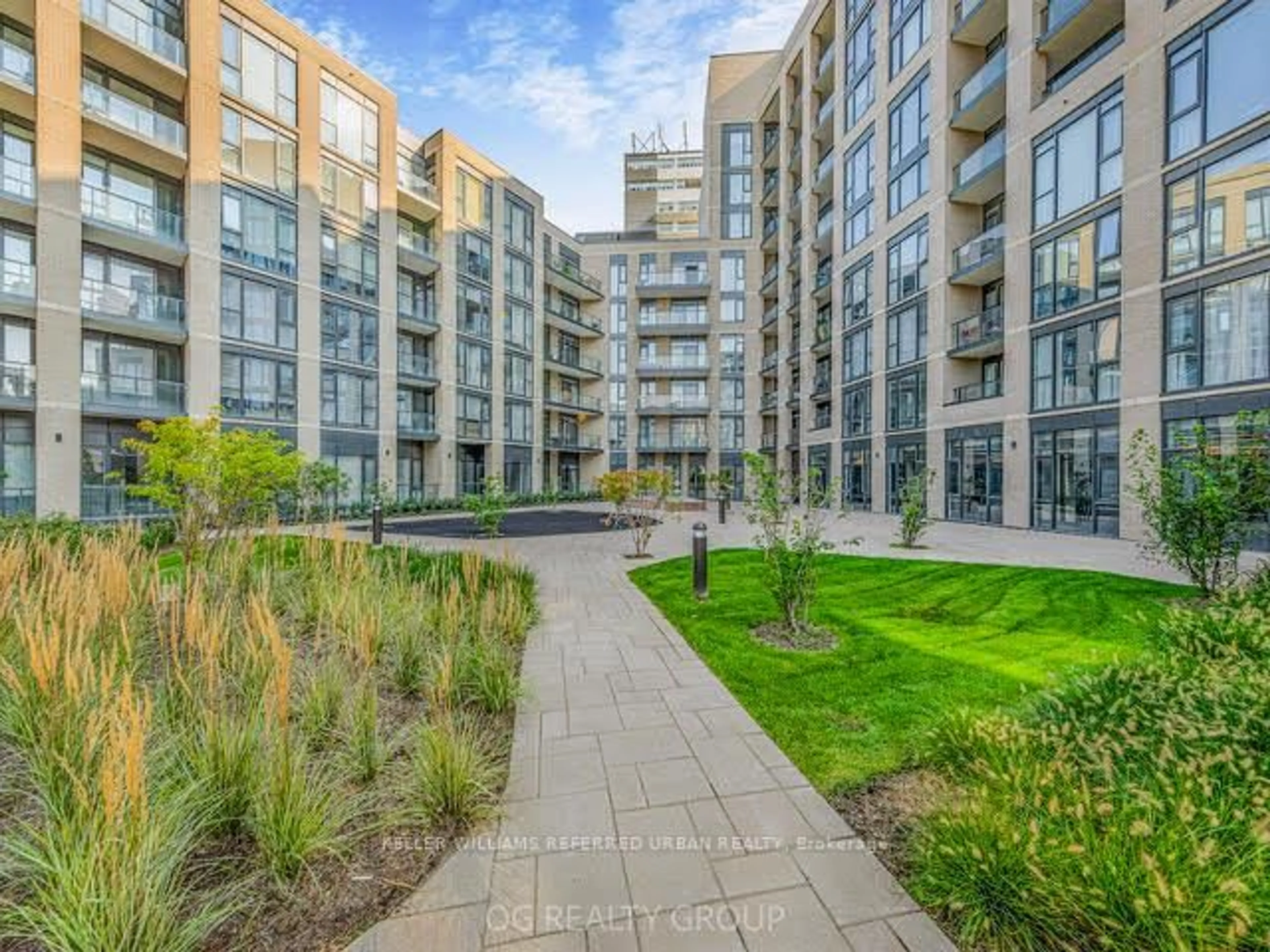A pic from outside/outdoor area/front of a property/back of a property/a pic from drone, street for 293 The Kingsway #621, Toronto Ontario M9A 0E8