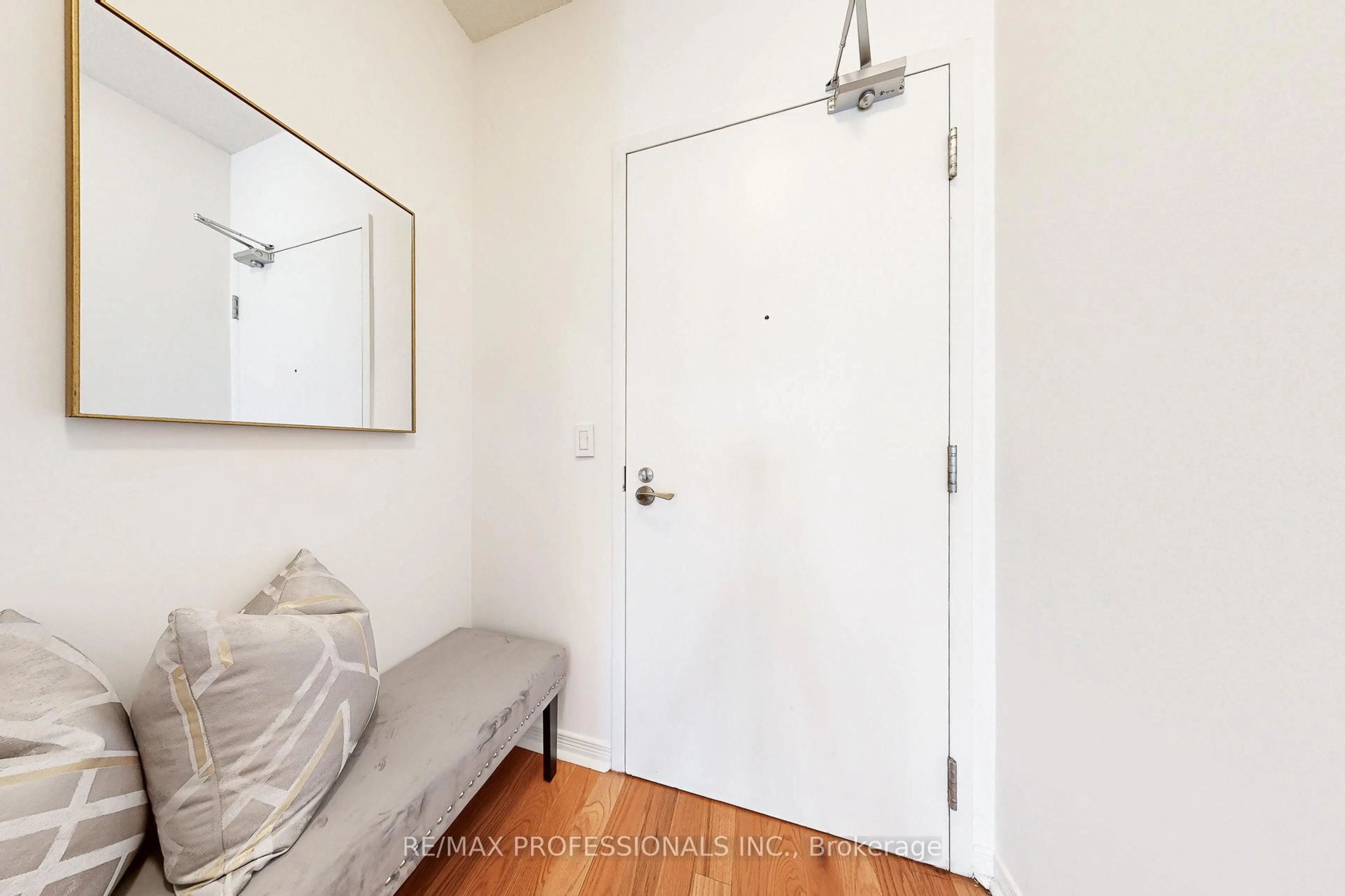 Indoor entryway for 2230 Lake Shore Blvd #4203, Toronto Ontario M8V 0B2