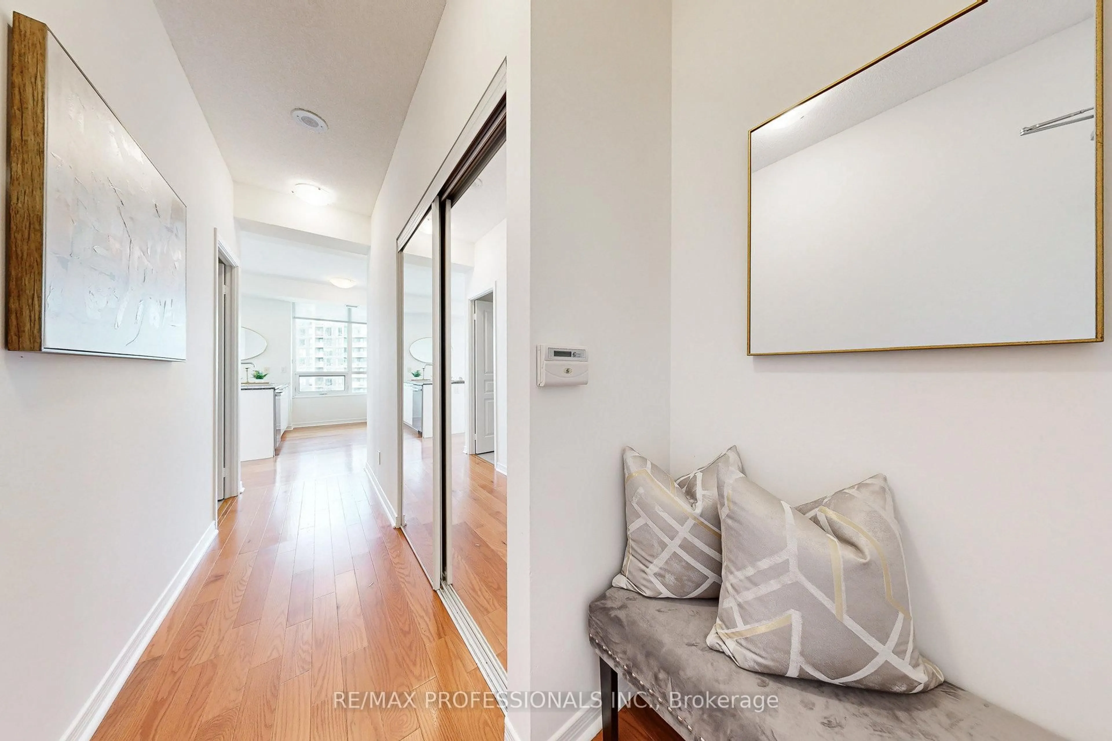 Indoor entryway for 2230 Lake Shore Blvd #4203, Toronto Ontario M8V 0B2