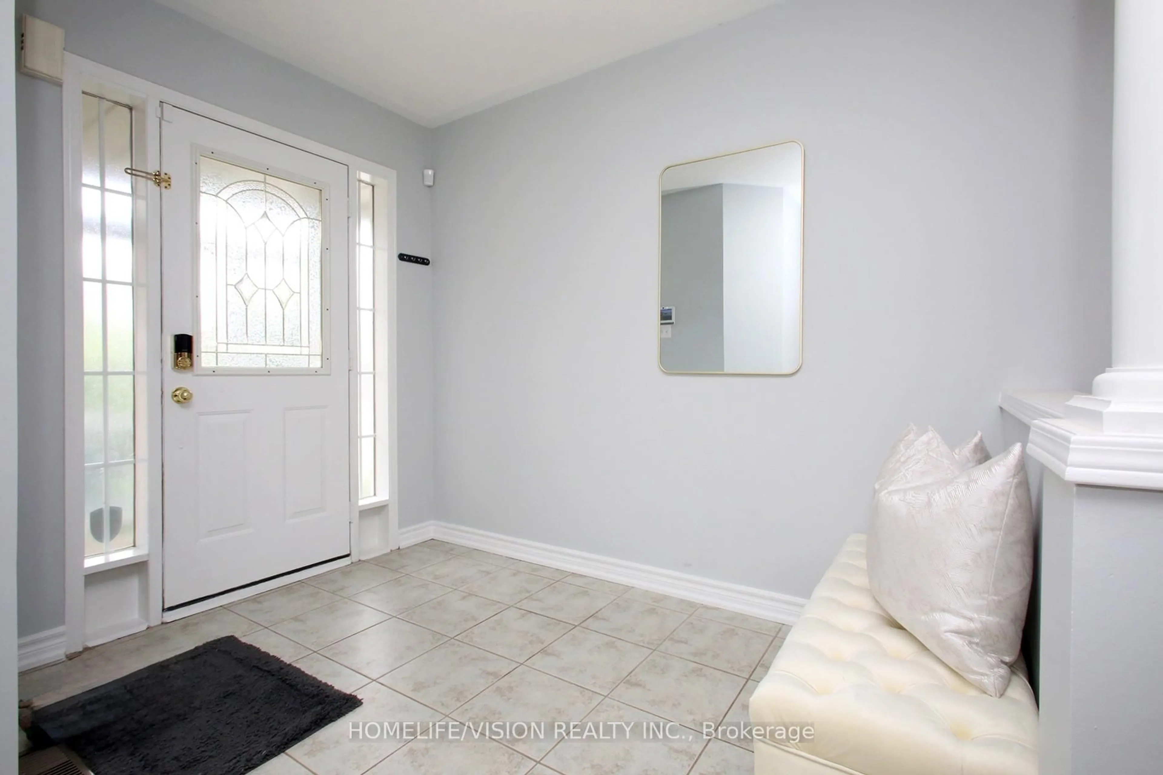 Indoor entryway for 3810 Foxborough Tr, Mississauga Ontario L5N 7W4