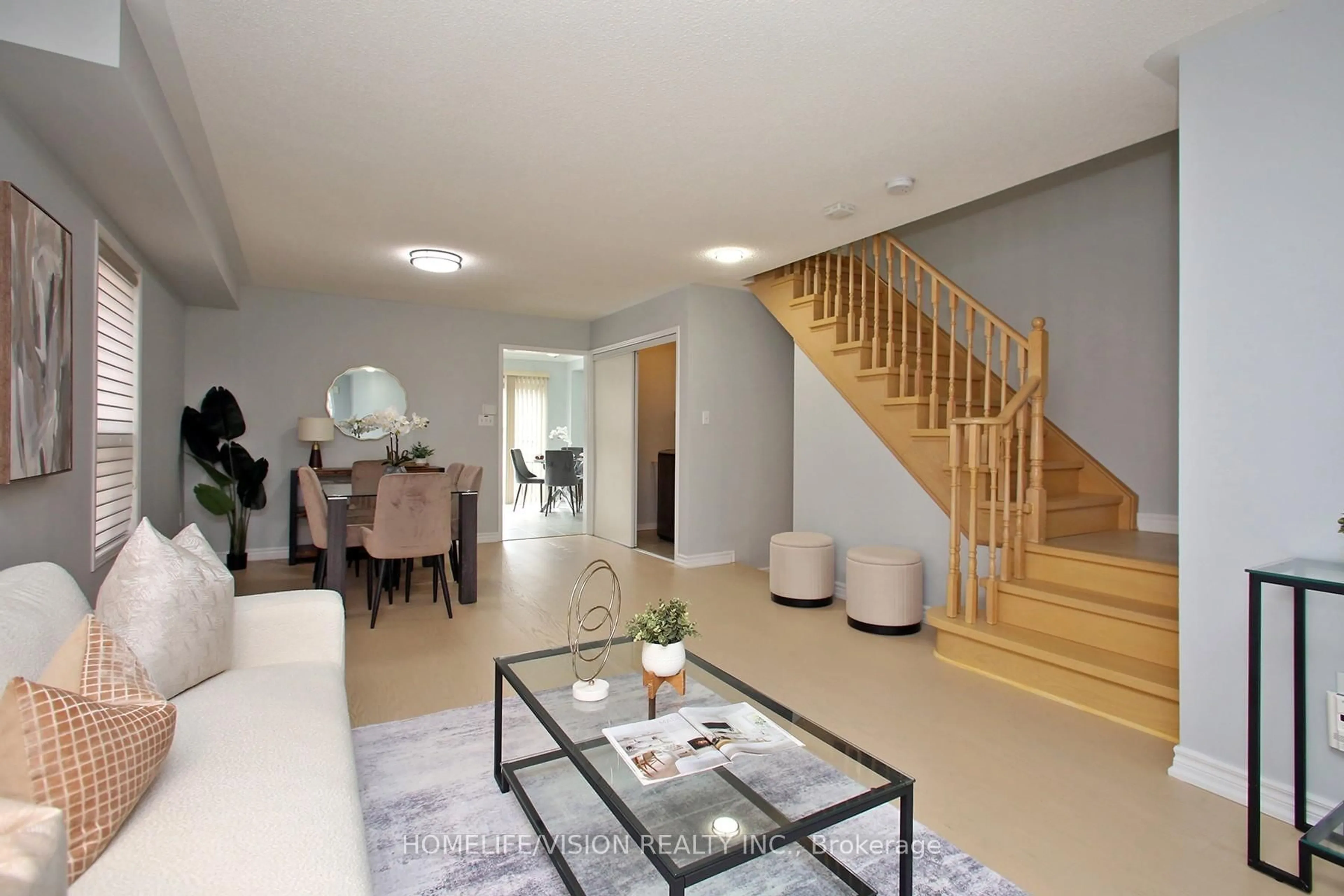 Indoor foyer for 3810 Foxborough Tr, Mississauga Ontario L5N 7W4