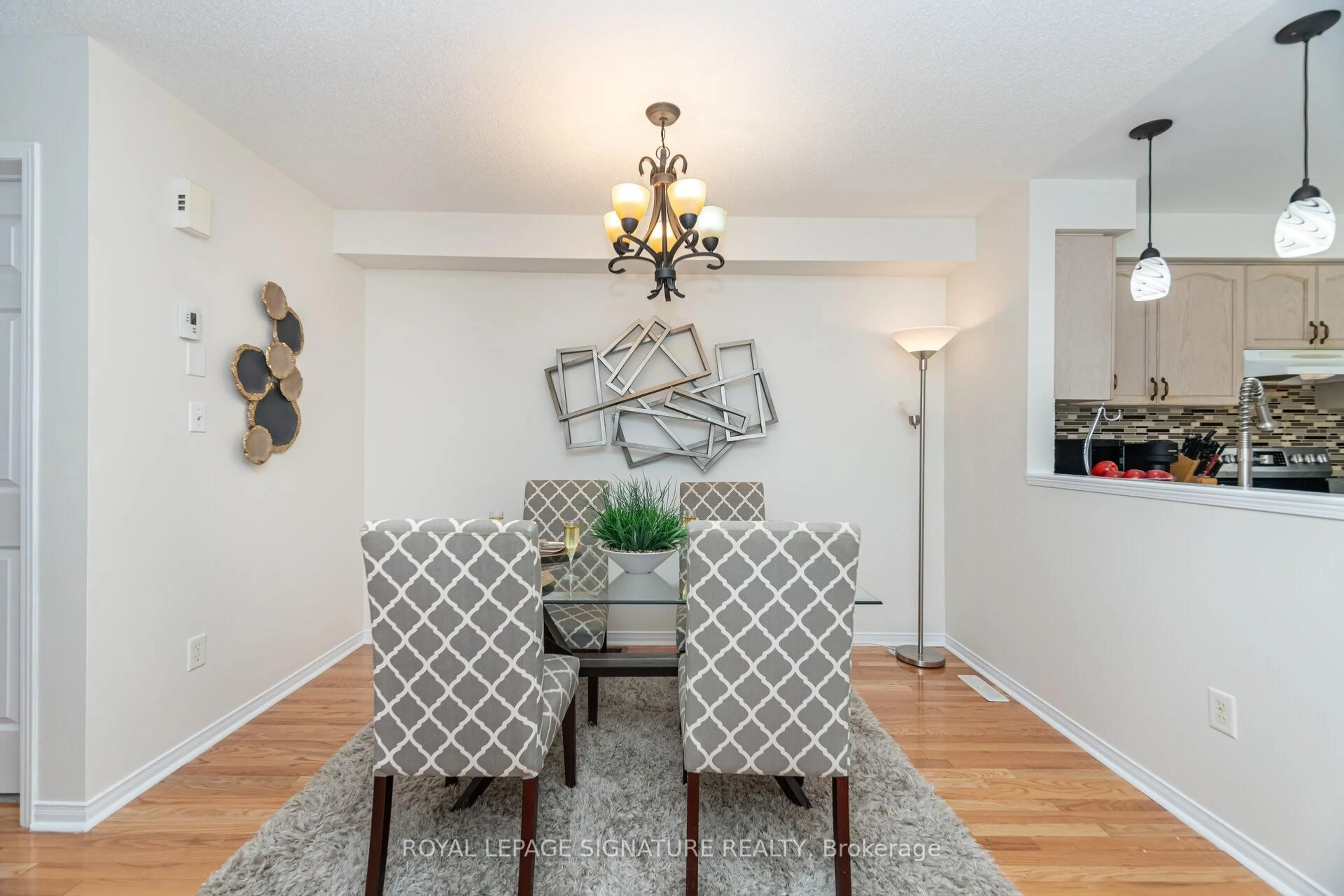 Dining room, wood/laminate floor for 7131 Chatham Crt, Mississauga Ontario L5N 8R1