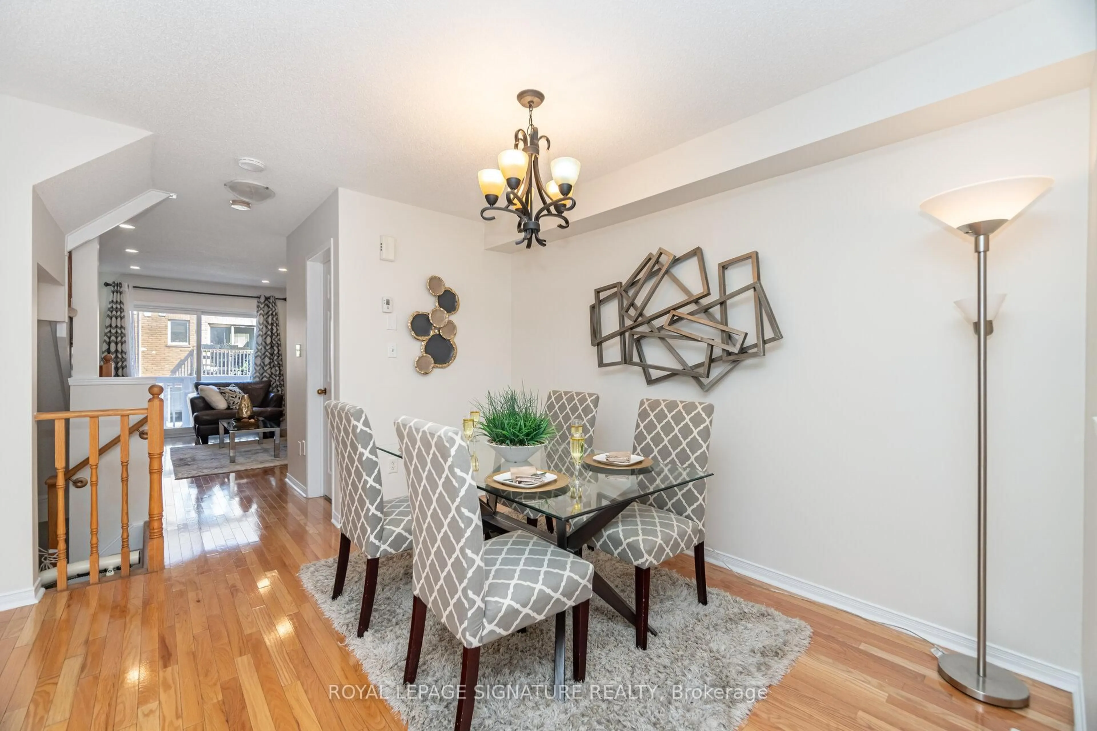 Dining room, wood/laminate floor for 7131 Chatham Crt, Mississauga Ontario L5N 8R1