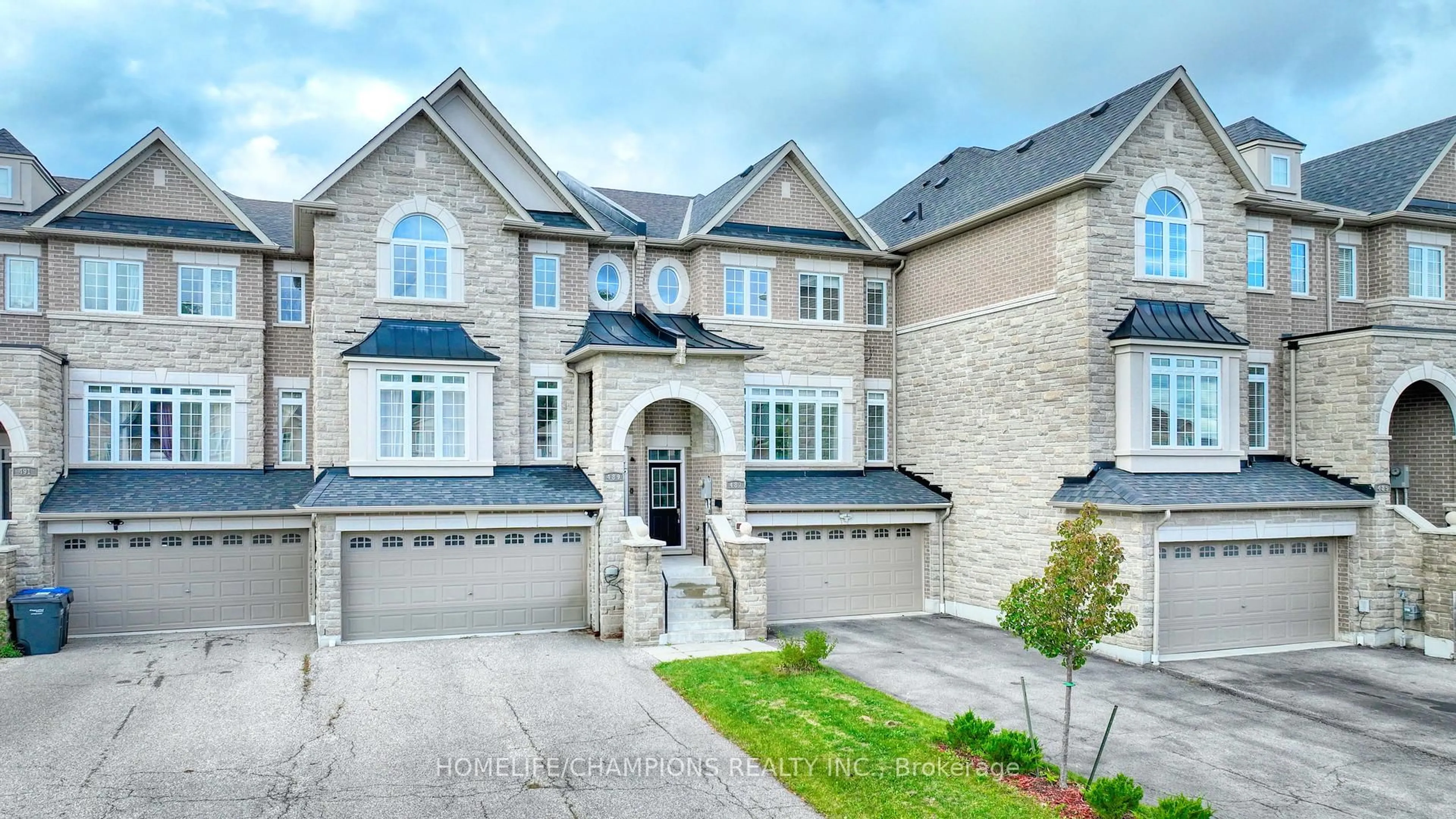 Home with brick exterior material, street for 487 Briggs Crt, Mississauga Ontario L5W 0C6