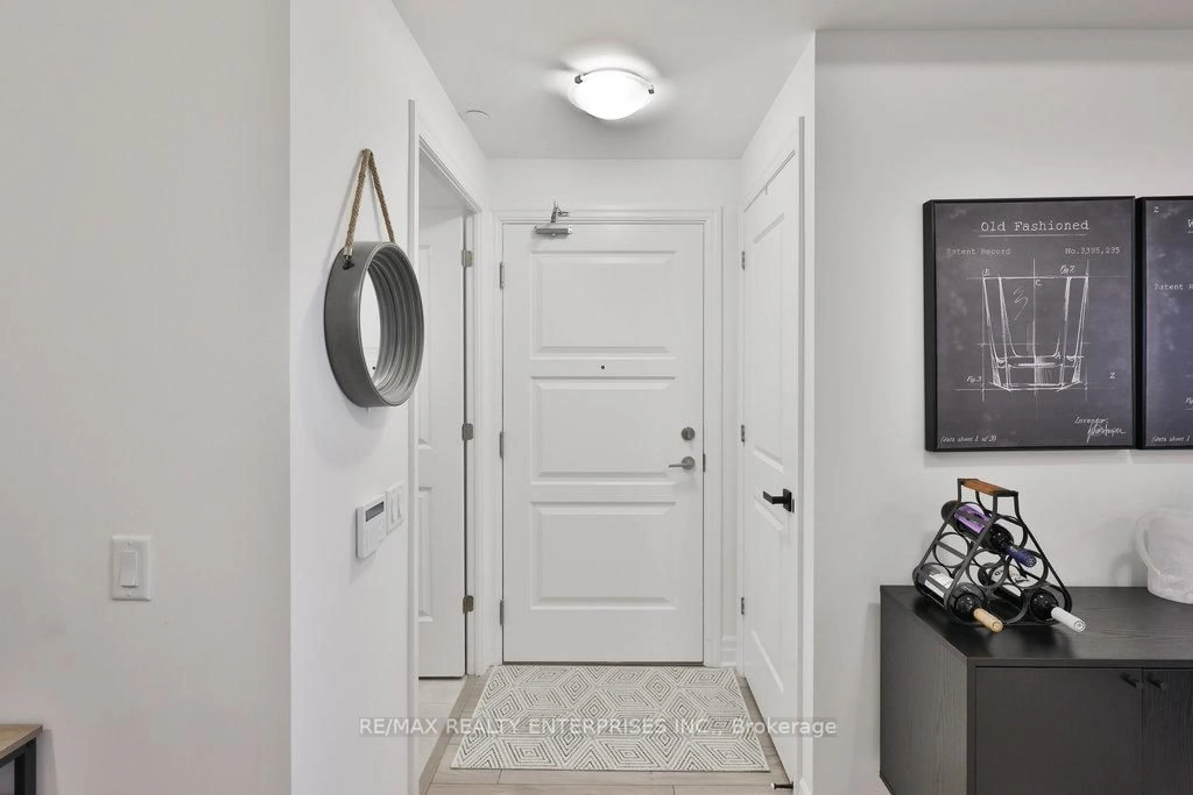 Indoor entryway for 36 Elm Dr #705, Mississauga Ontario L5B 0N3