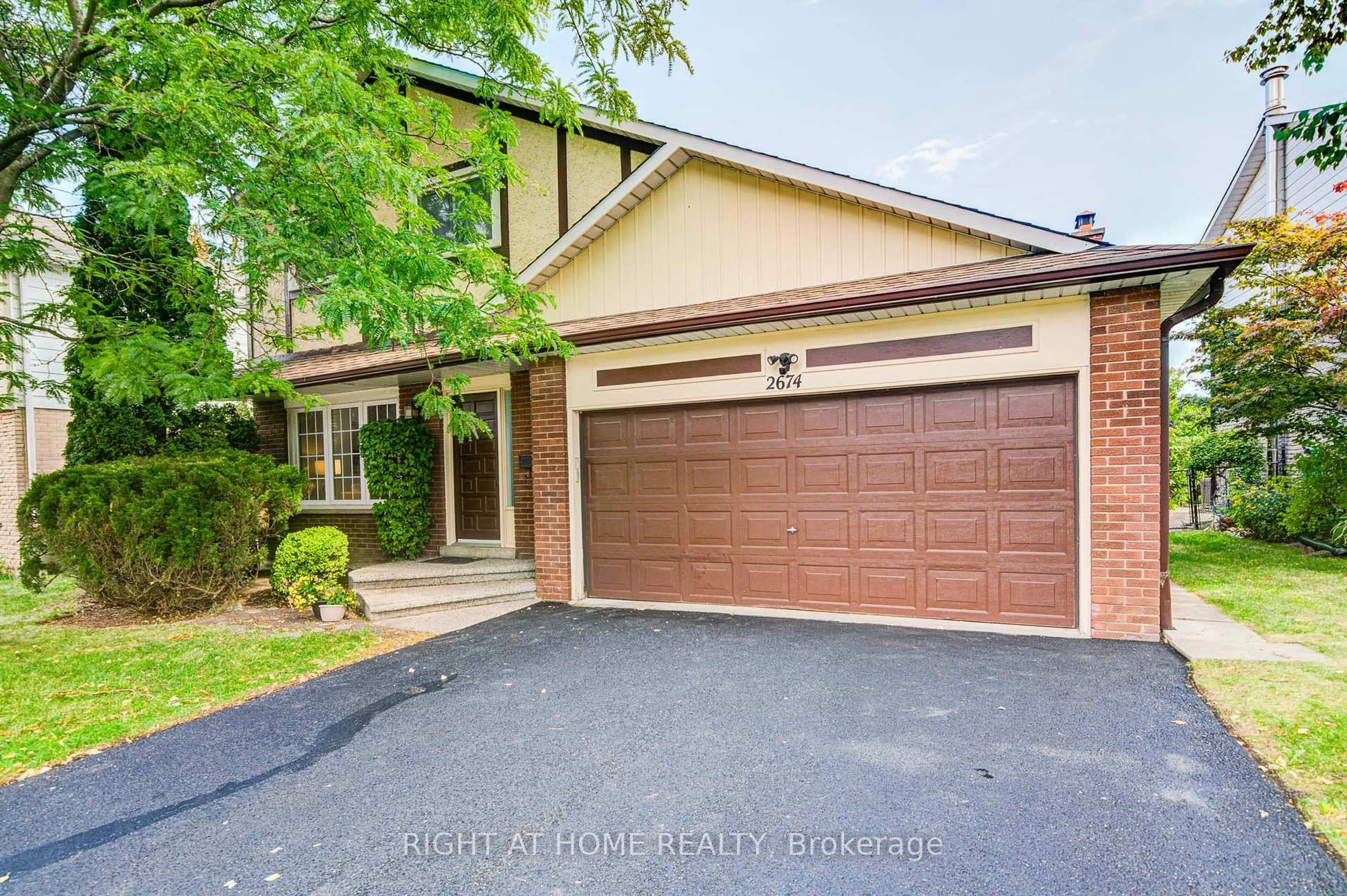 Home with brick exterior material, street for 2674 Constable Rd, Mississauga Ontario L5J 1W4