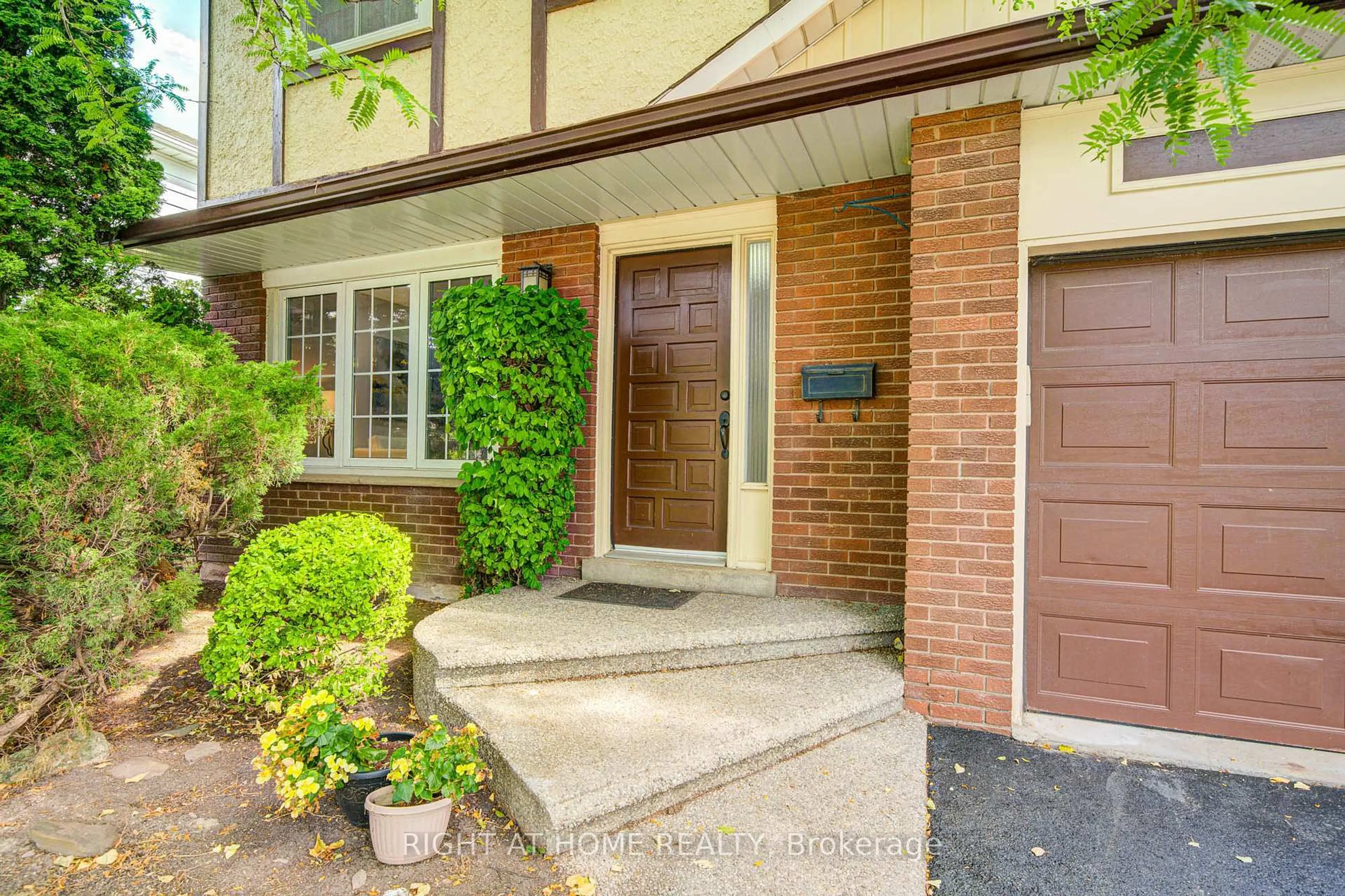 Unknown for 2674 Constable Rd, Mississauga Ontario L5J 1W4