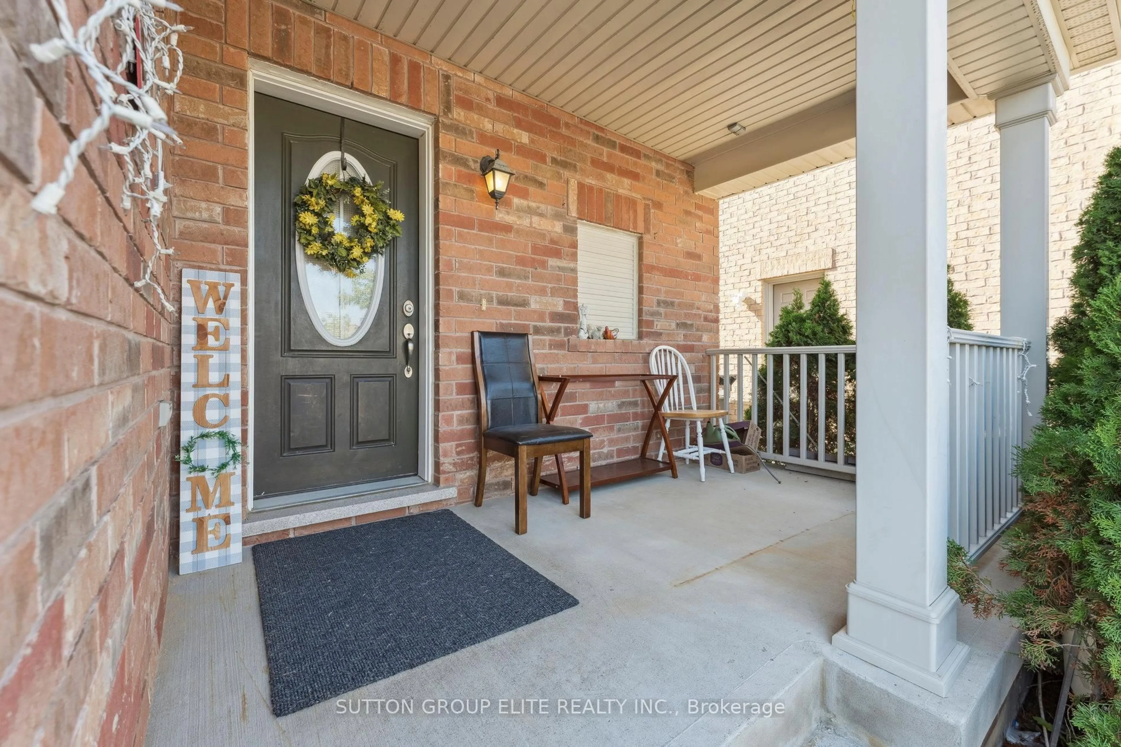 Indoor entryway for 39 caliper Rd, Brampton Ontario L6P 3R2