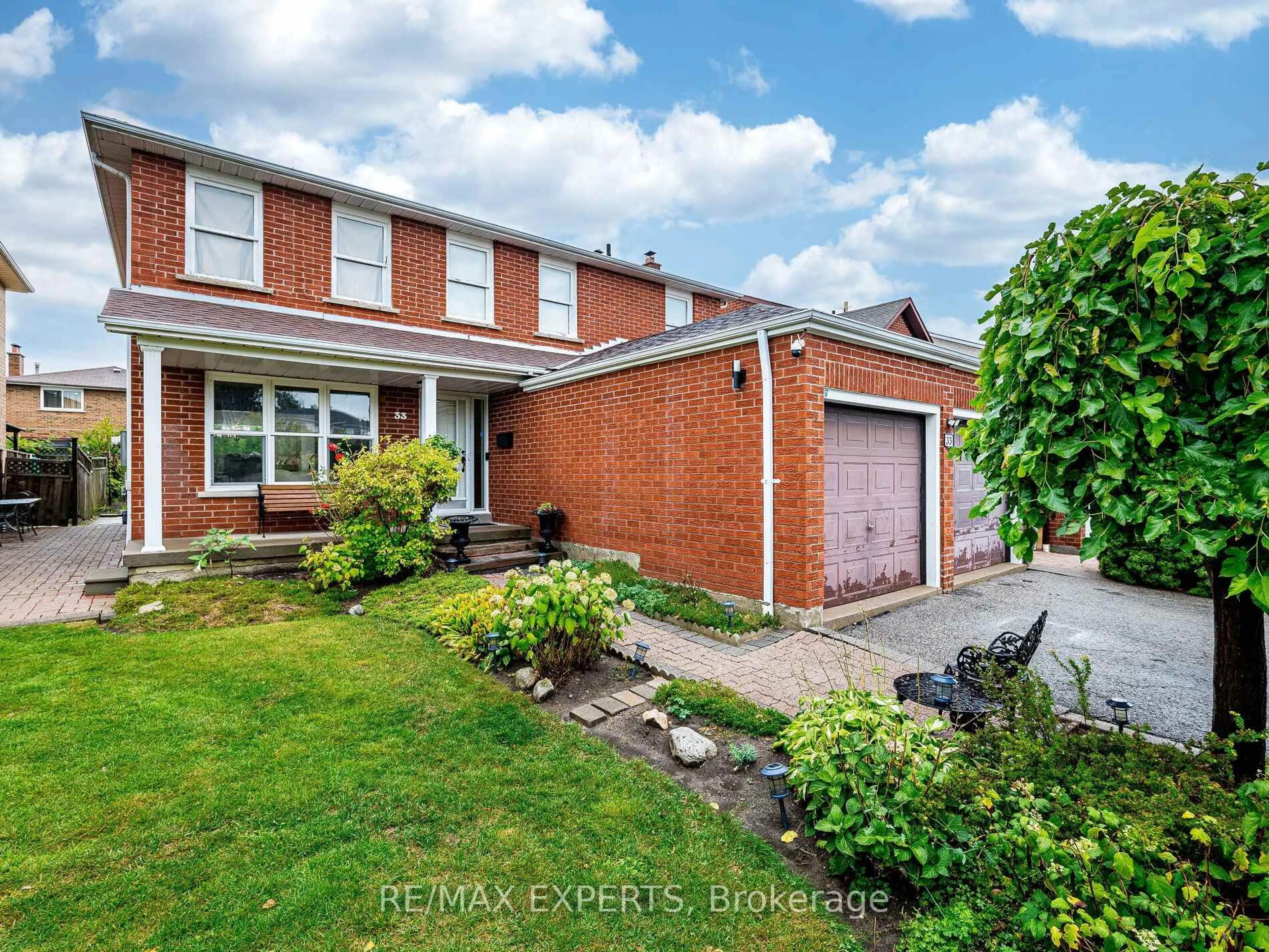 Home with brick exterior material, street for 33 Nipissing Cres, Brampton Ontario L6S 5A4