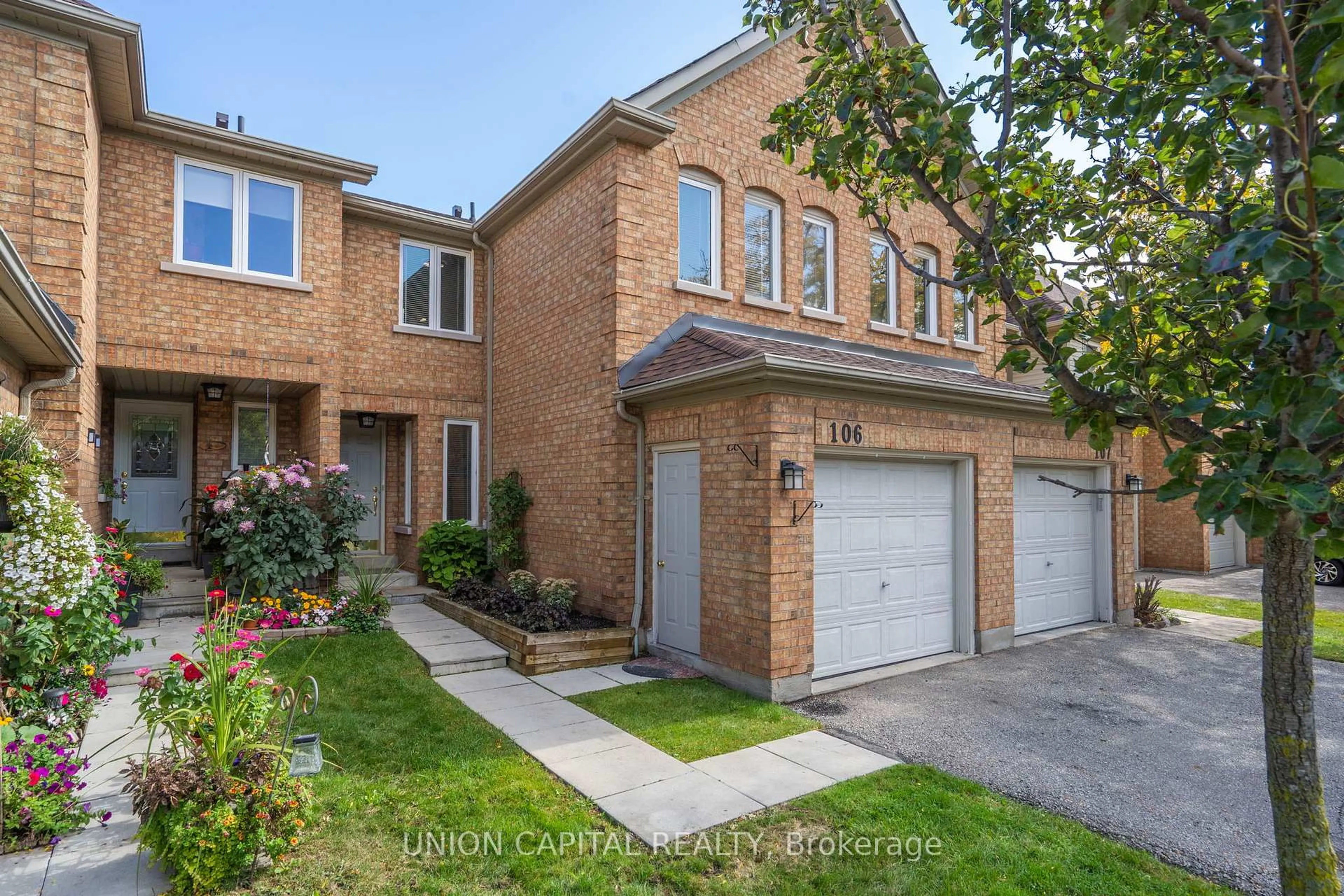 Home with brick exterior material, street for 2555 Thomas St #106, Mississauga Ontario L5M 5P6