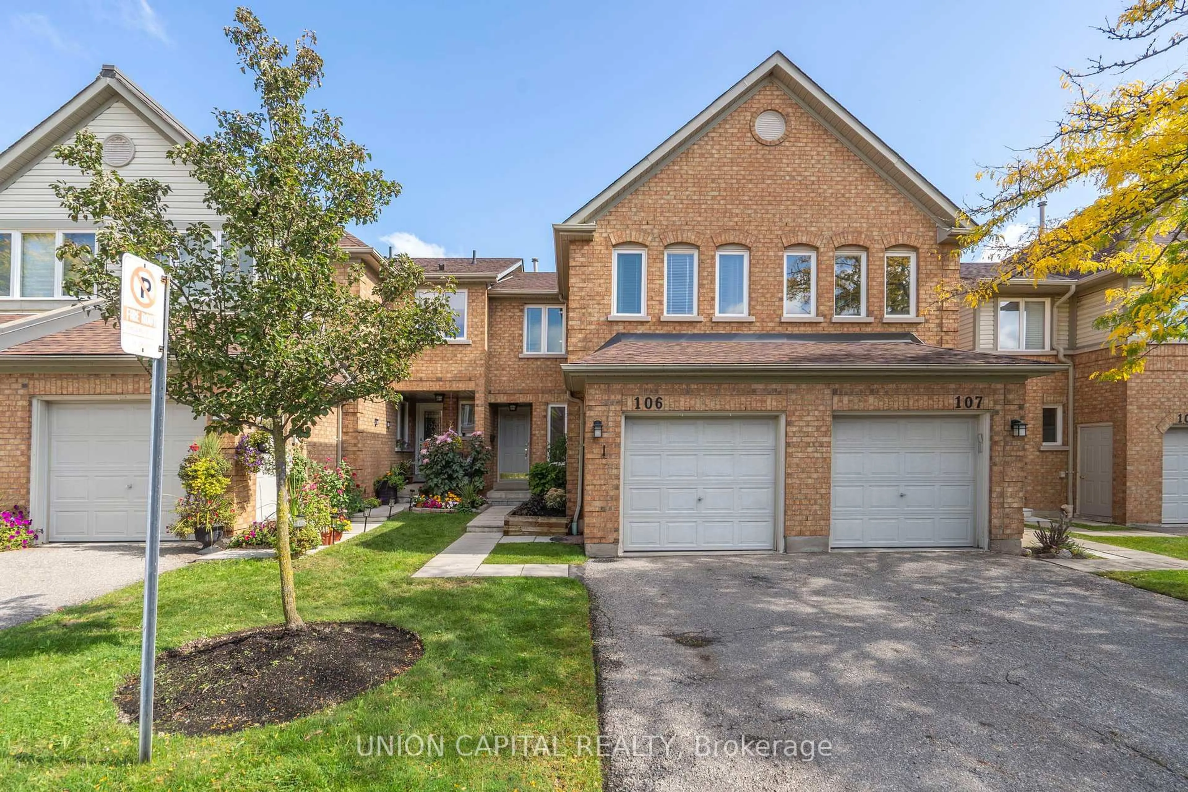 Home with brick exterior material, street for 2555 Thomas St #106, Mississauga Ontario L5M 5P6
