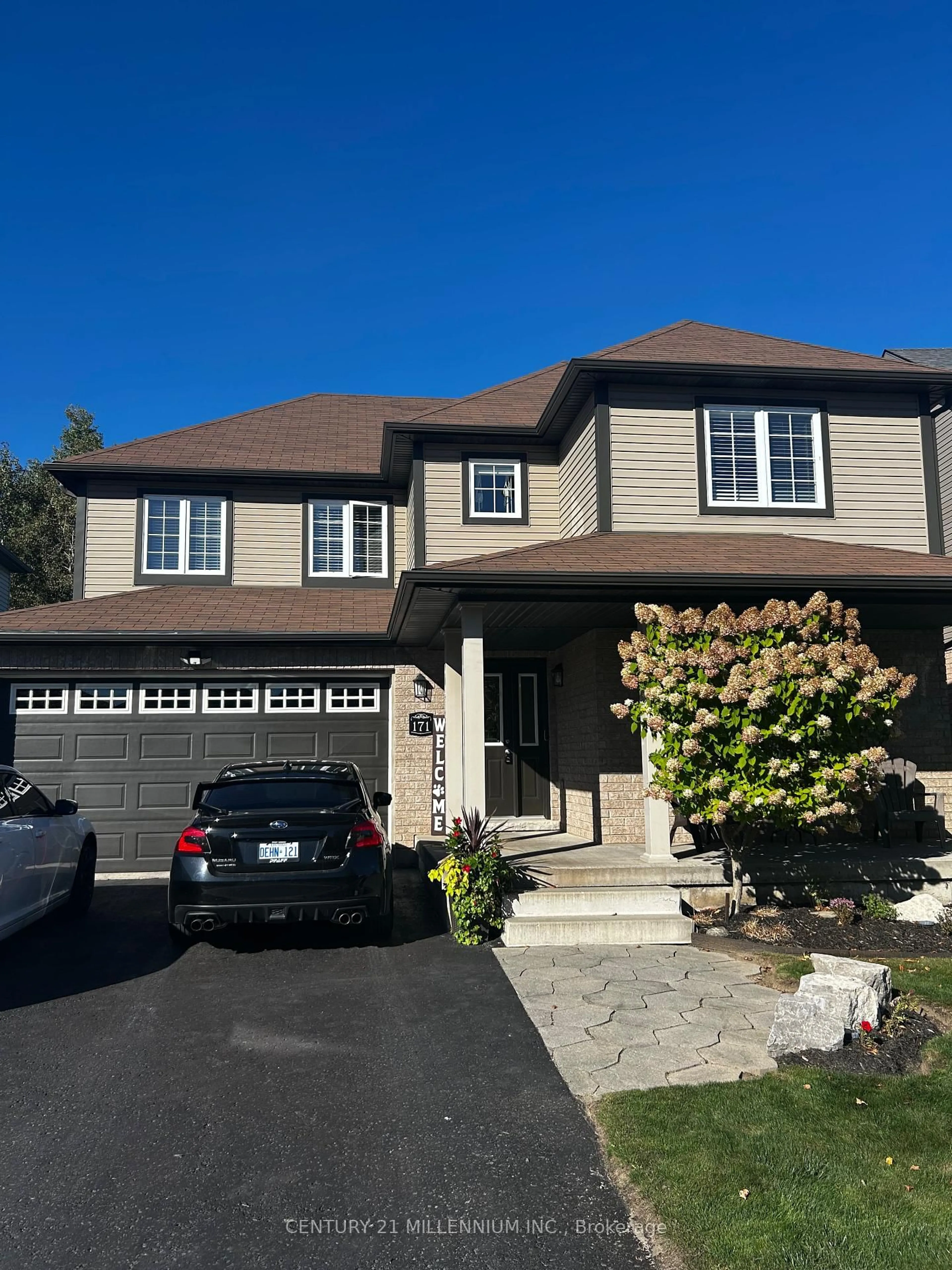 Home with vinyl exterior material, street for 171 Elaine Dr, Orangeville Ontario L9W 4S5