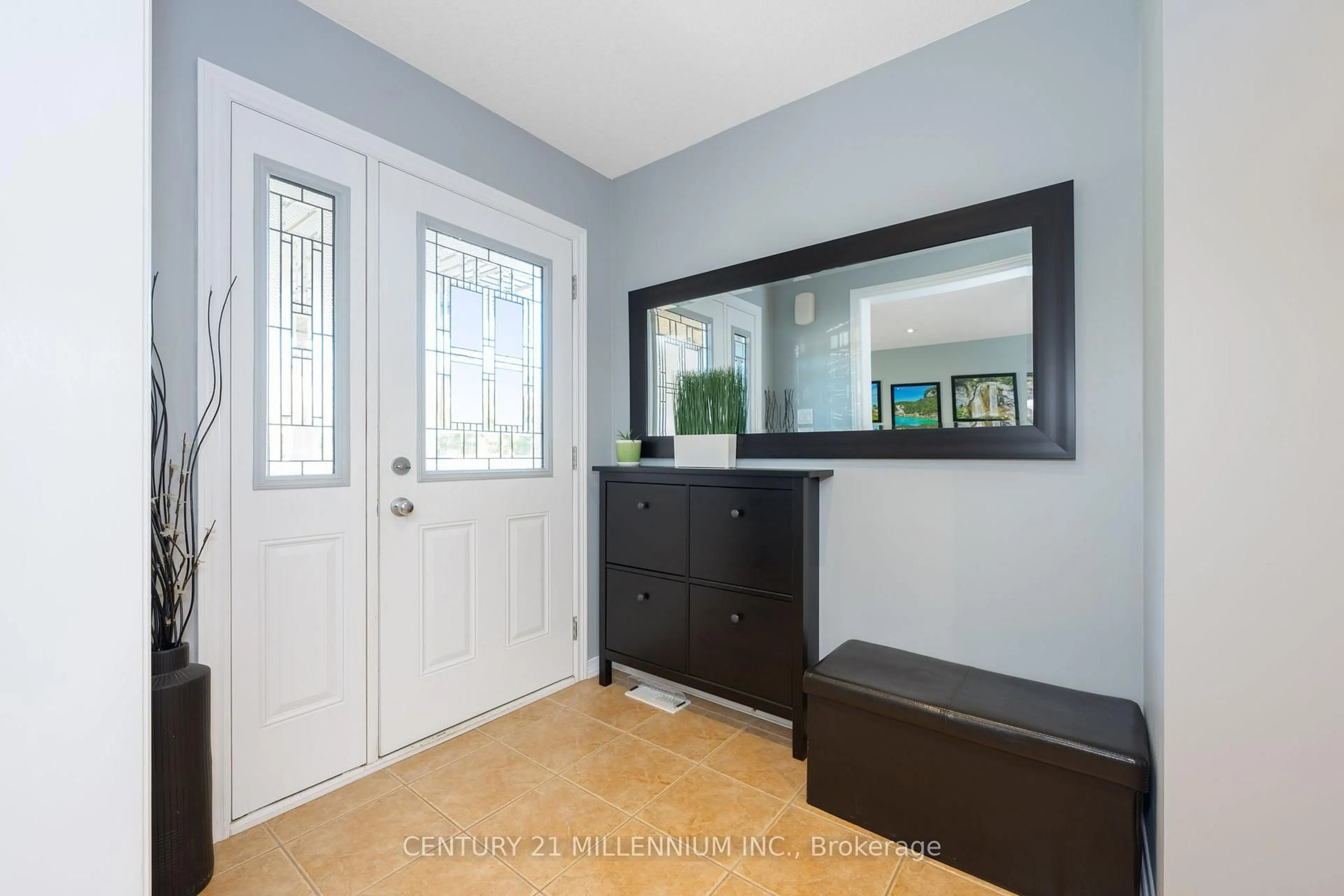 Indoor entryway for 171 Elaine Dr, Orangeville Ontario L9W 4S5