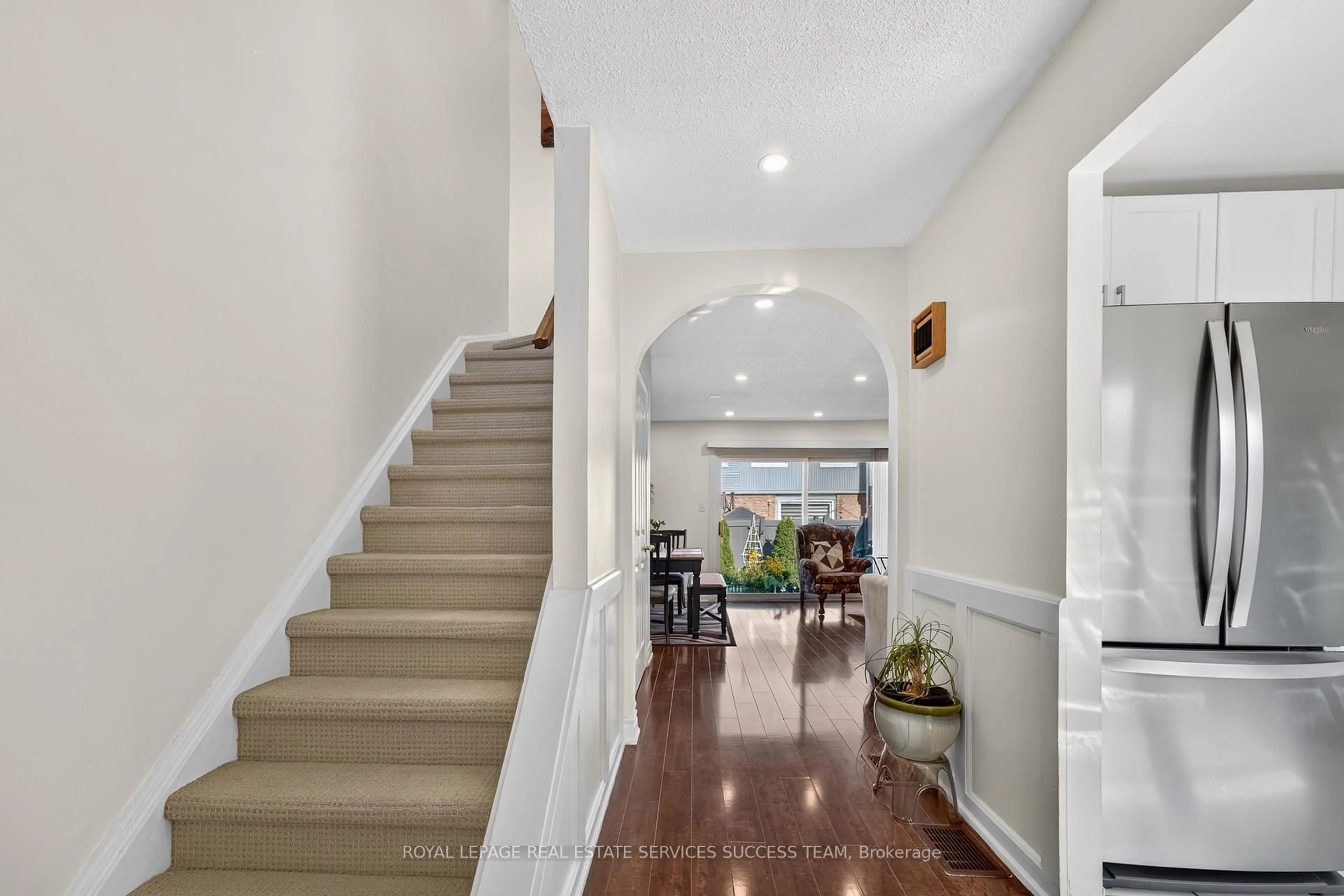Indoor foyer for 120 Falconer Dr #19, Mississauga Ontario L5N 1P5