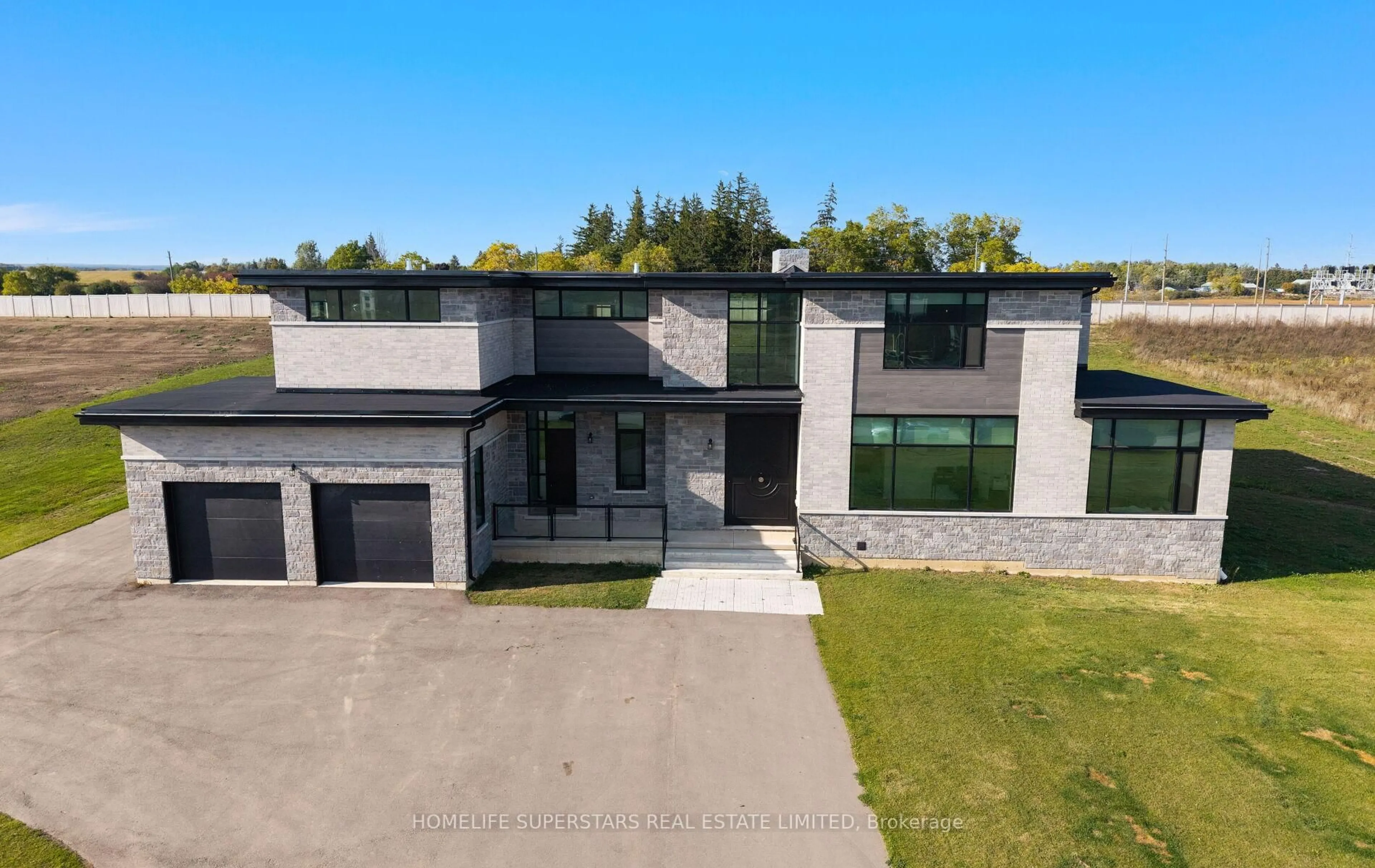 A pic from outside/outdoor area/front of a property/back of a property/a pic from drone, building for 32 Sugarbush Crt, Halton Hills Ontario L7G 4S7