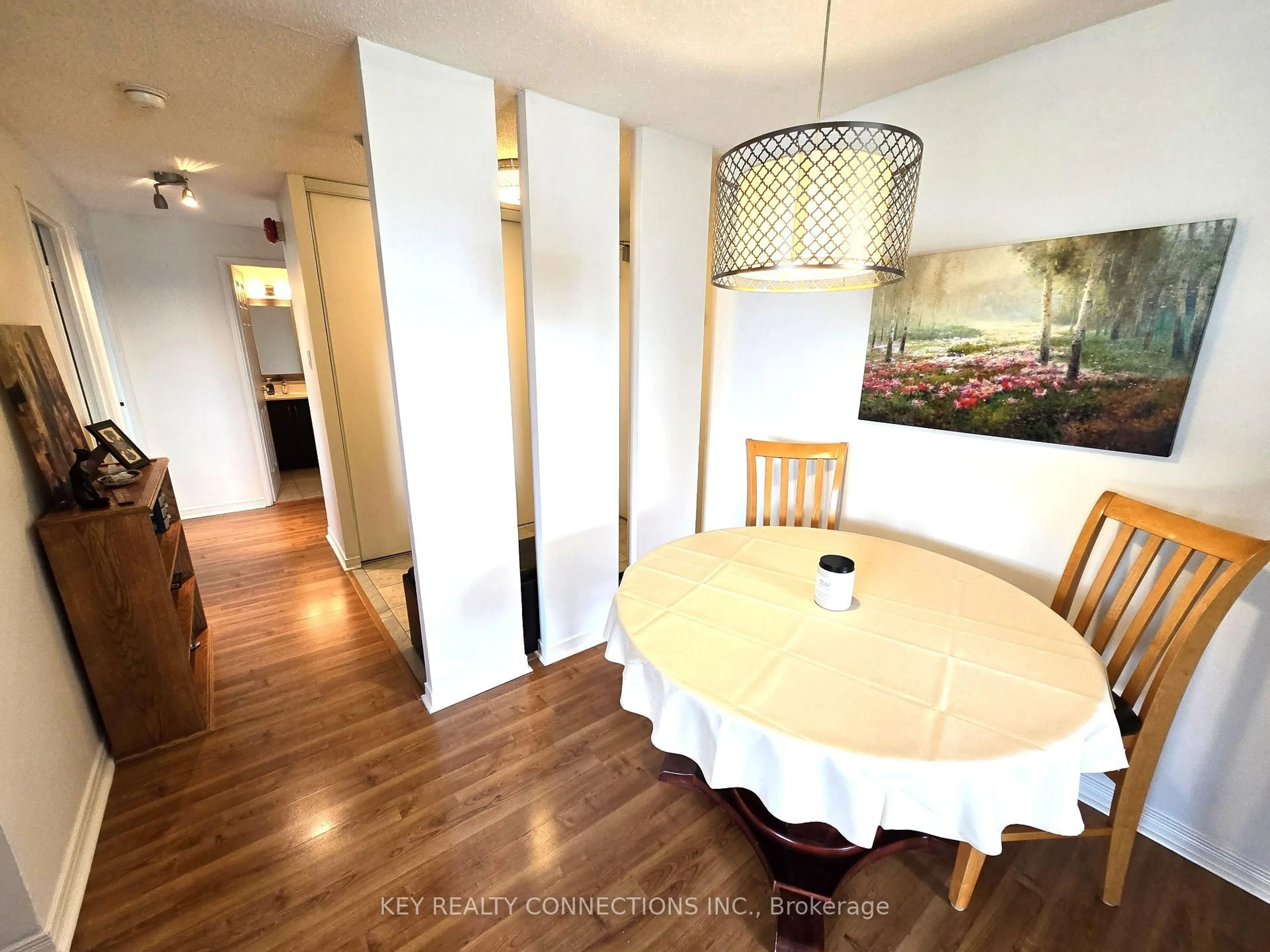 Dining room, wood/laminate floor for 6720 Glen Erin Dr #313, Mississauga Ontario L5N 3K8