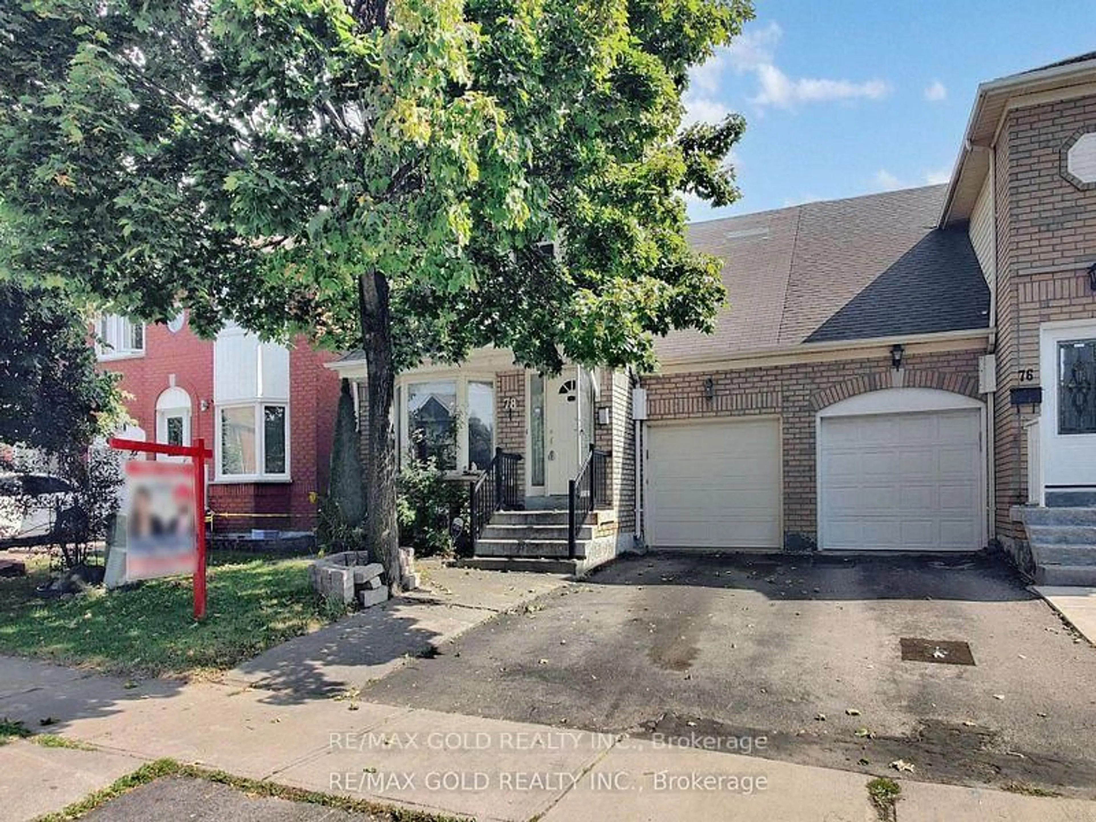 A pic from outside/outdoor area/front of a property/back of a property/a pic from drone, street for 78 Fern Valley Cres, Brampton Ontario L6R 1K5