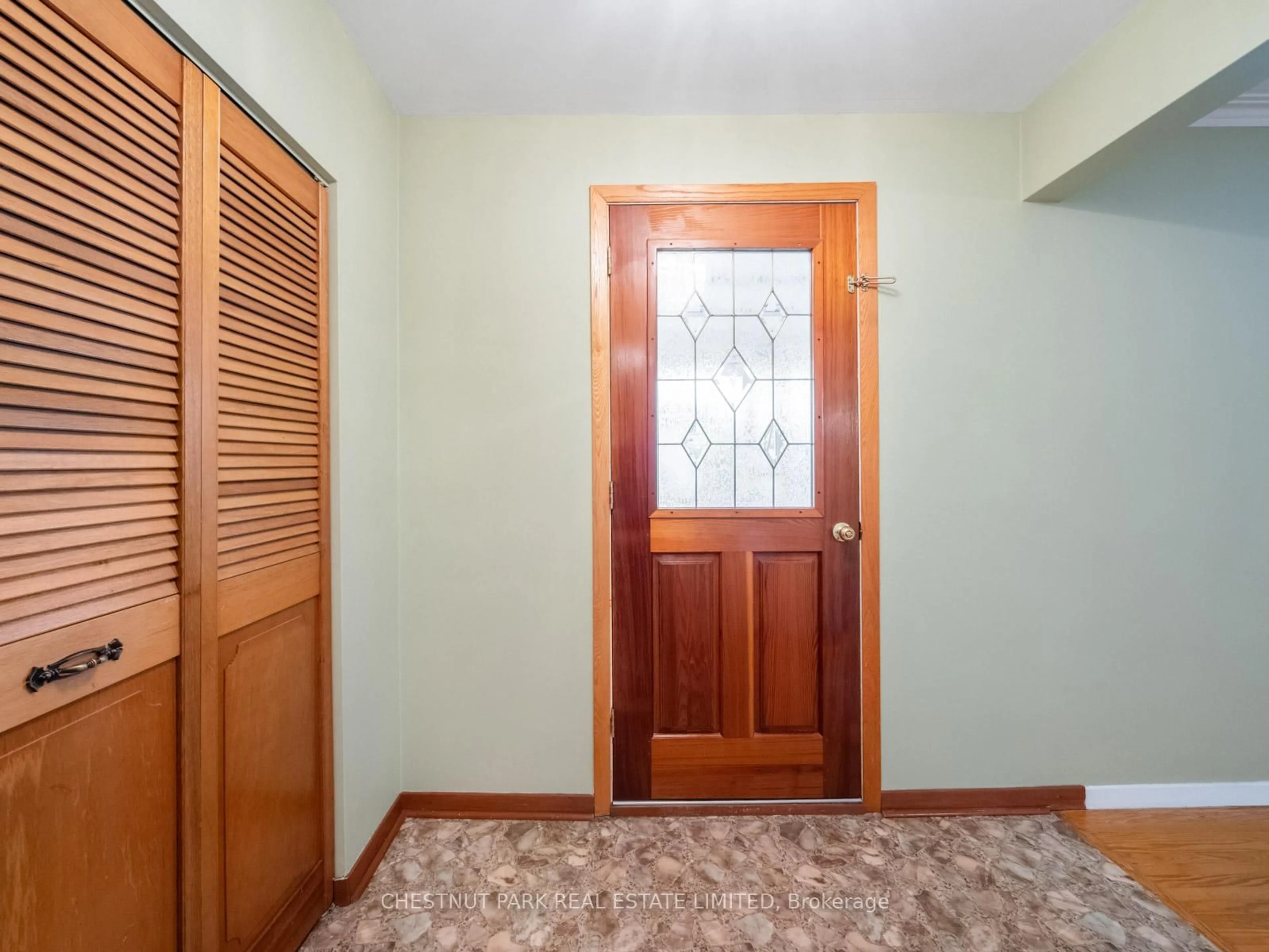 Indoor entryway for 148 Navenby Cres, Toronto Ontario M9L 1B5