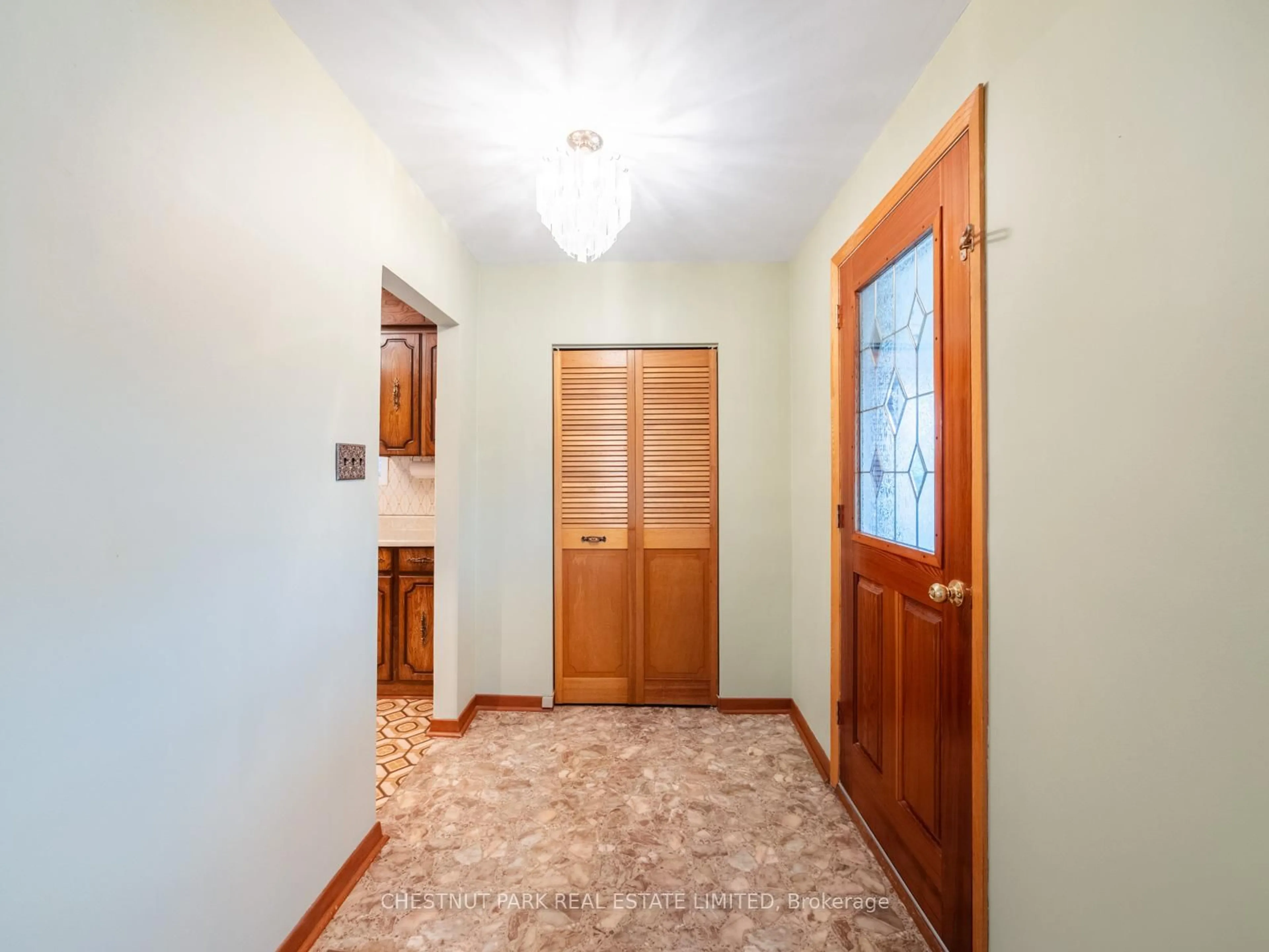 Indoor entryway for 148 Navenby Cres, Toronto Ontario M9L 1B5
