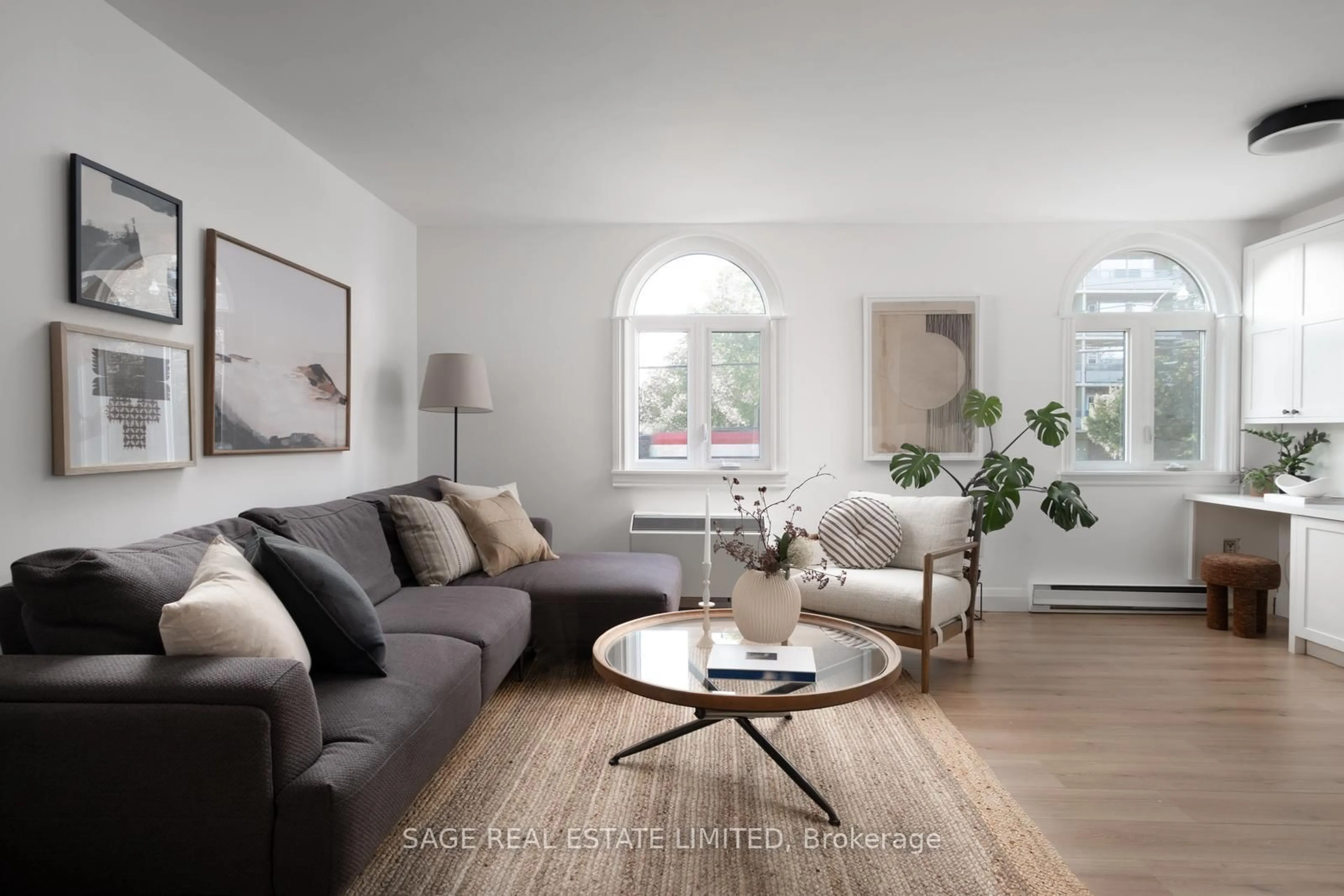 Living room with furniture, wood/laminate floor for 1250 King St #21, Toronto Ontario M6K 1G5